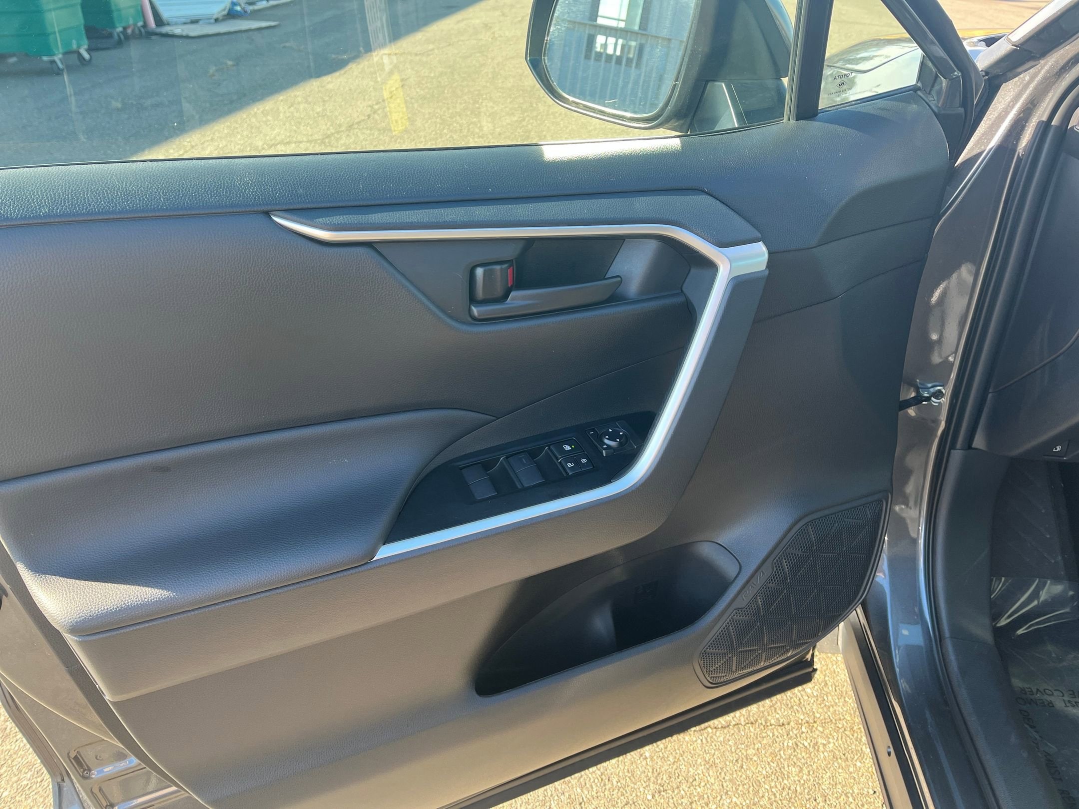 Thumbnail: 2025 Toyota RAV4 - 20