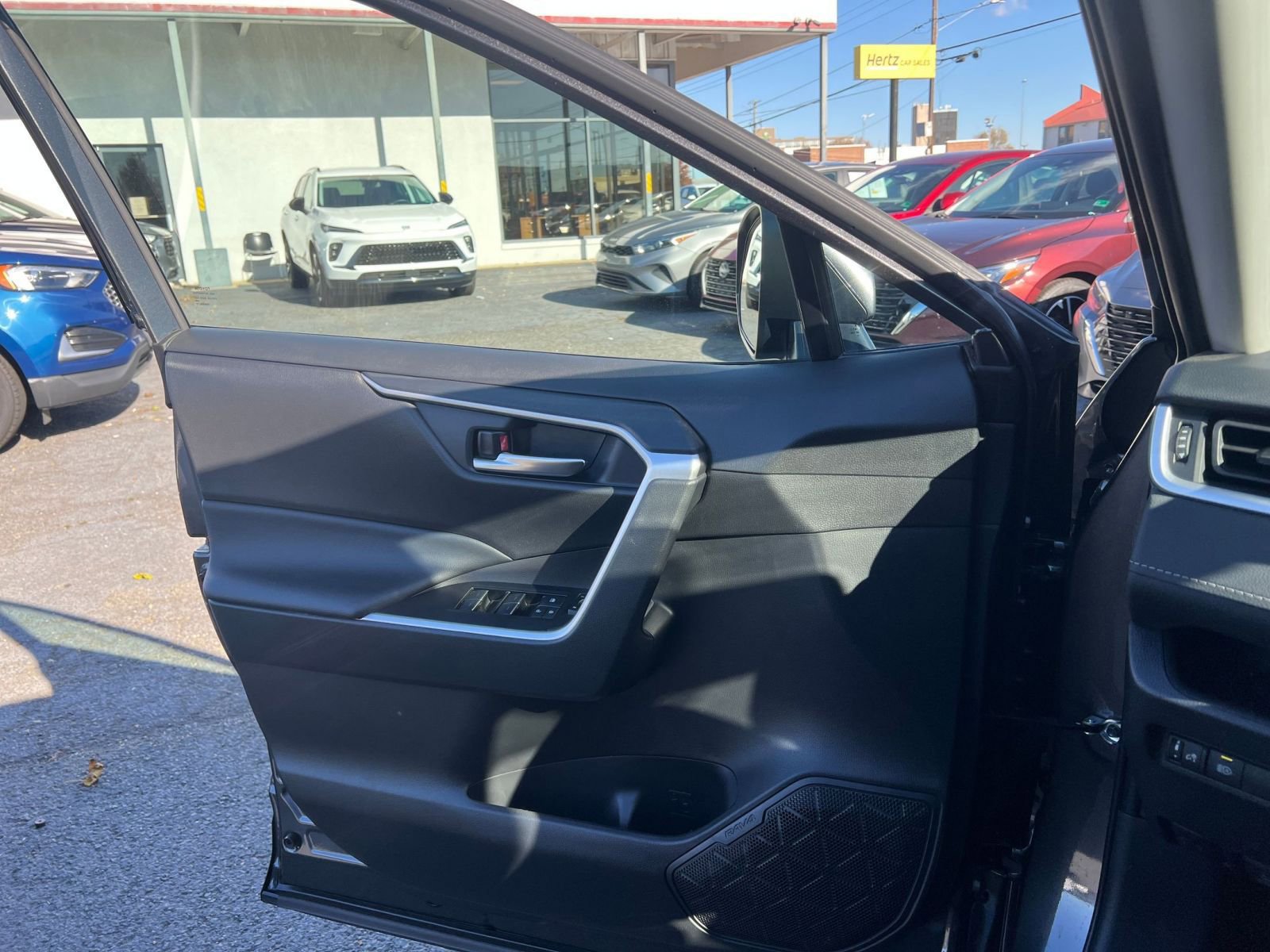 Thumbnail: 2025 Toyota RAV4 - 20