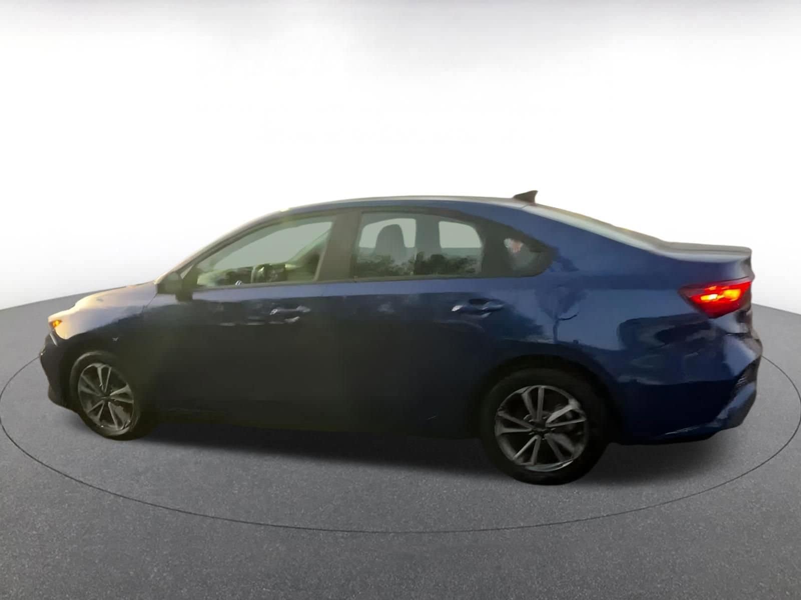 Thumbnail: 2024 Kia Forte - 9