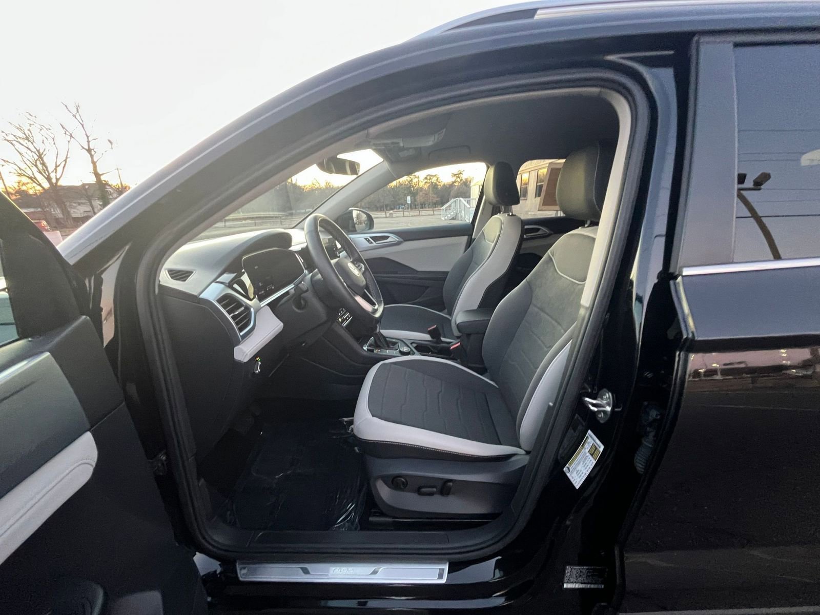 Thumbnail: 2025 Volkswagen Taos - 27