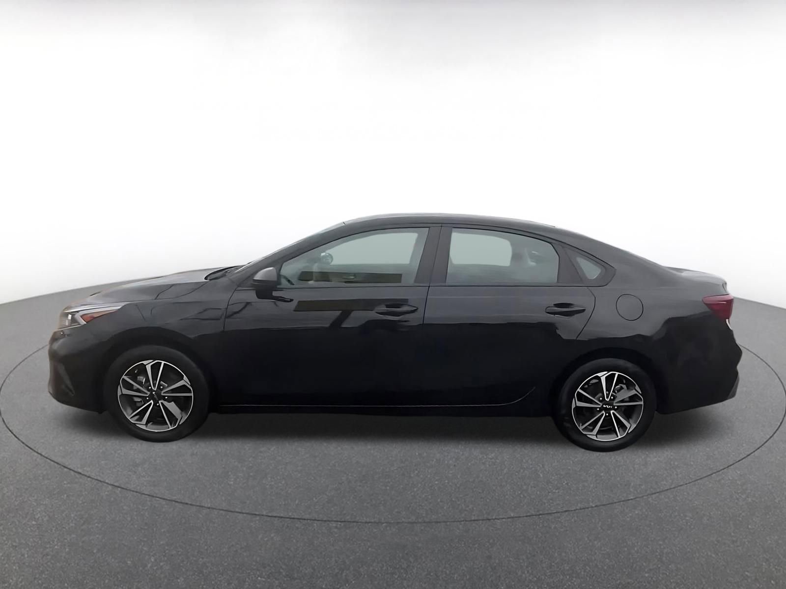 Thumbnail: 2024 Kia Forte - 9