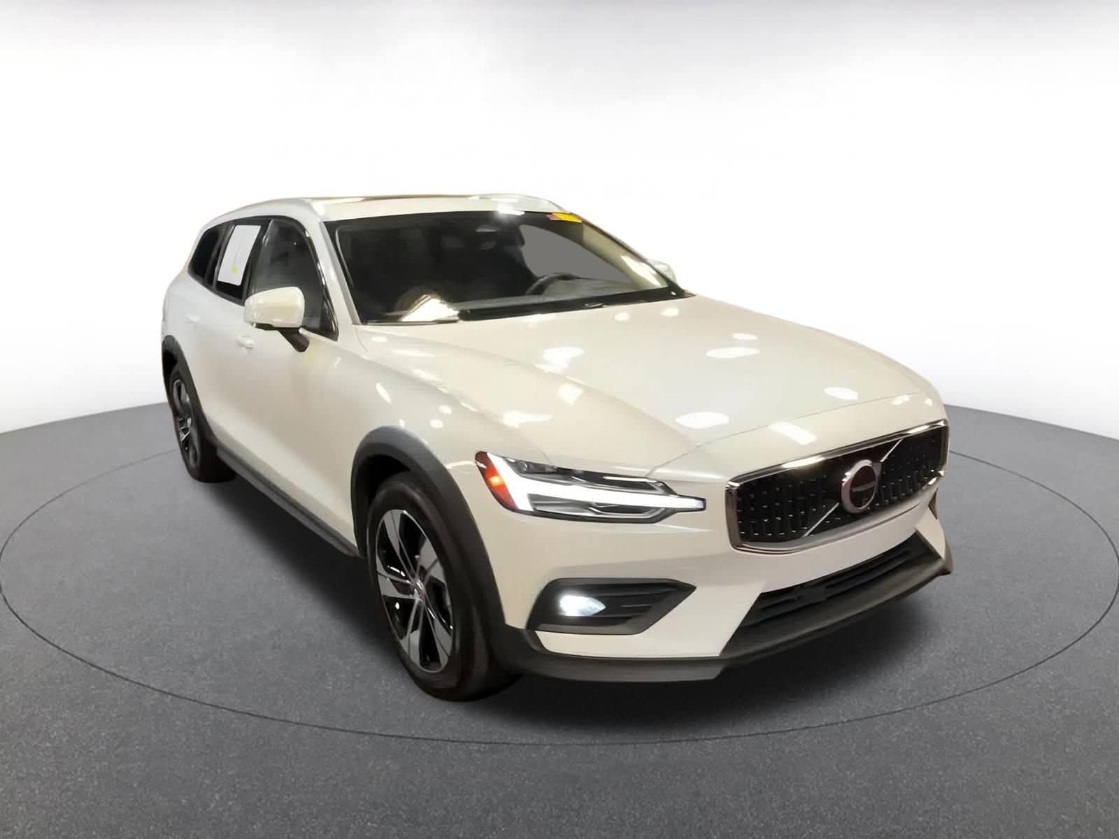 Thumbnail: 2025 Volvo S60 - 3