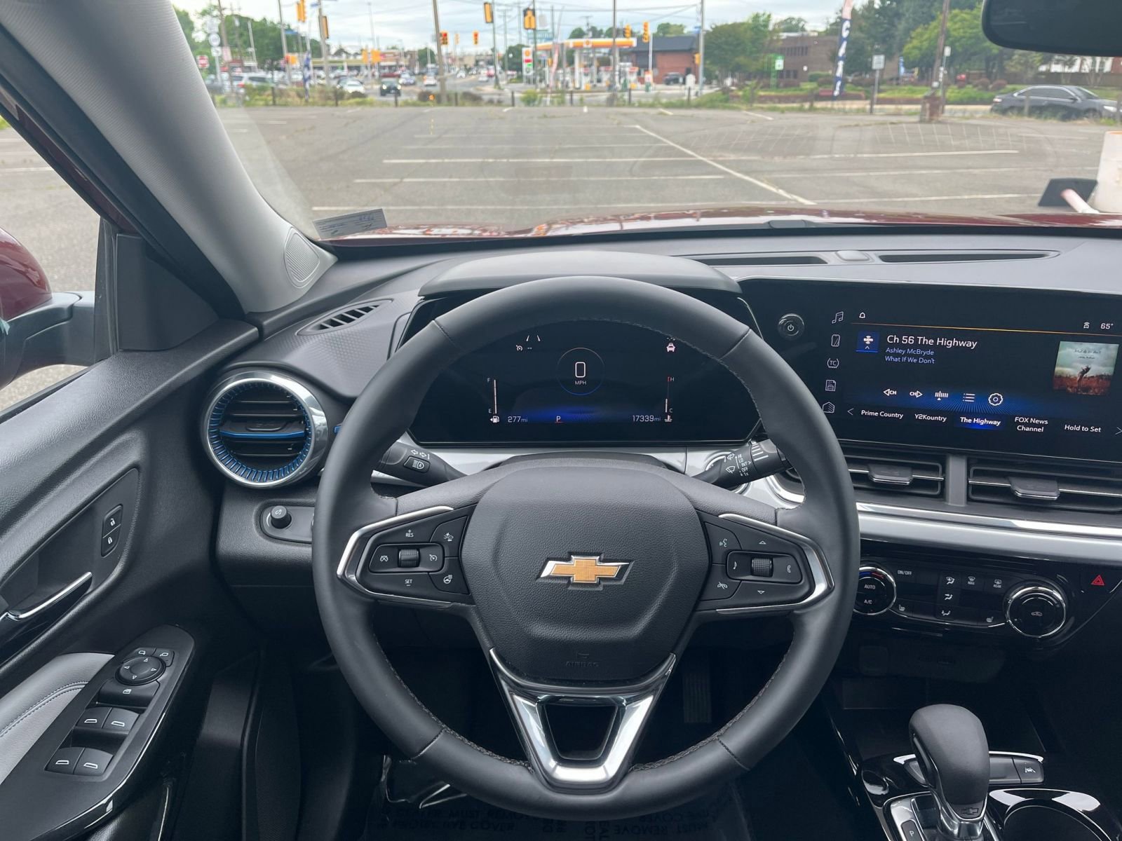 Thumbnail: 2025 Chevrolet Trax - 32