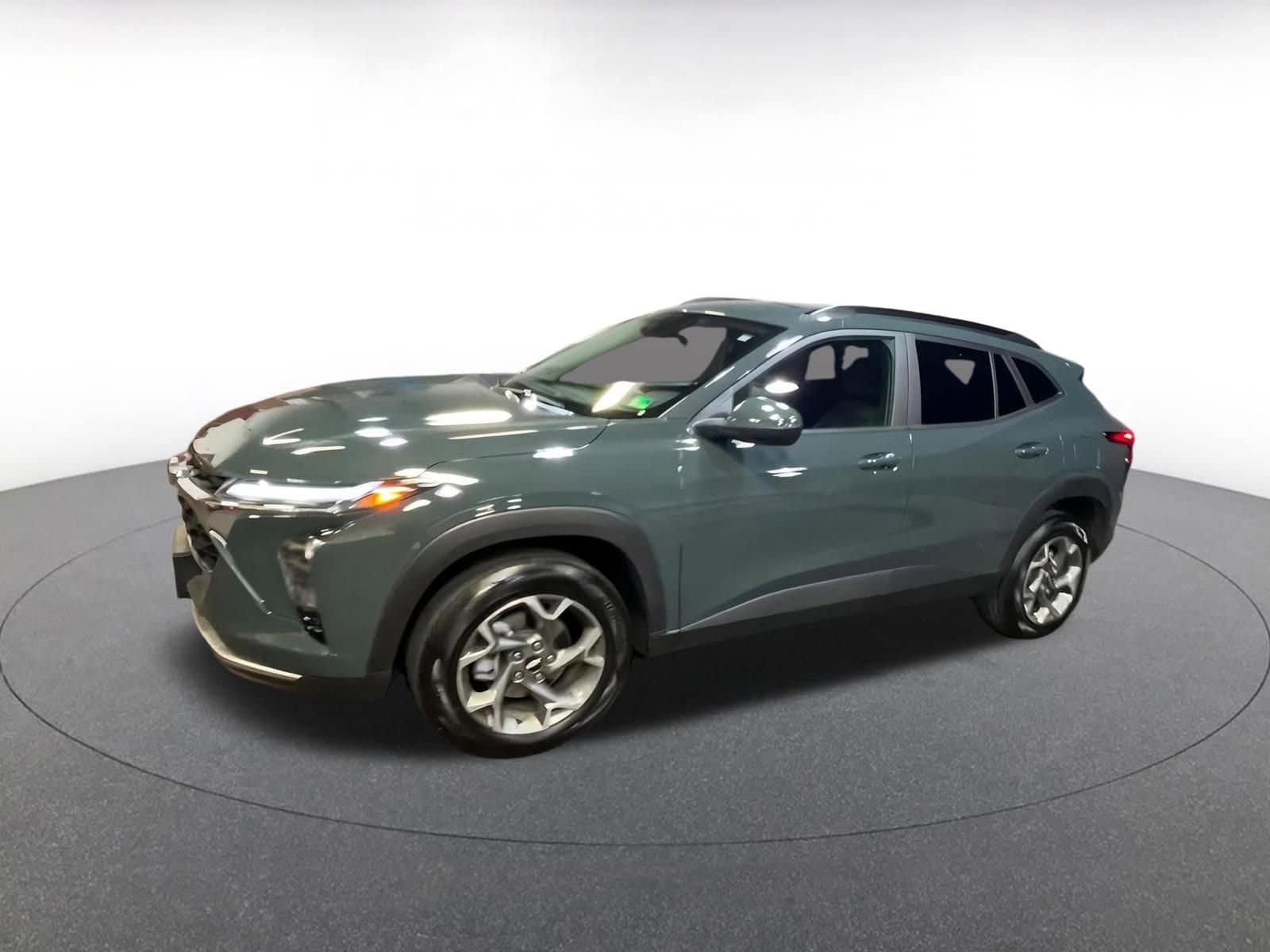 Thumbnail: 2025 Chevrolet Trax - 8