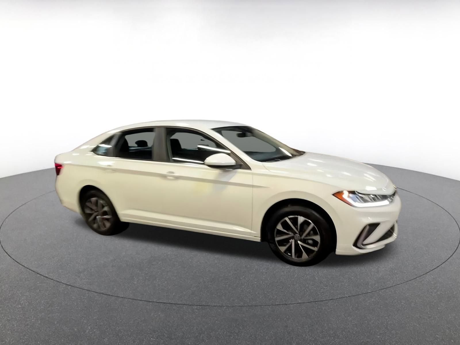 Thumbnail: 2025 Volkswagen Jetta - 2