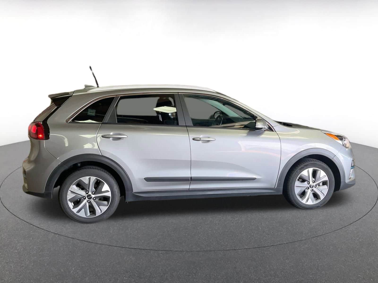 Thumbnail: 2022 Kia Niro - 8