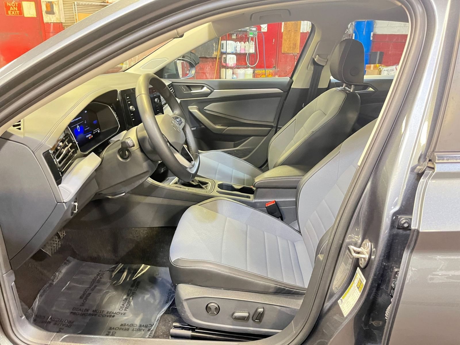 Thumbnail: 2025 Volkswagen Jetta - 25