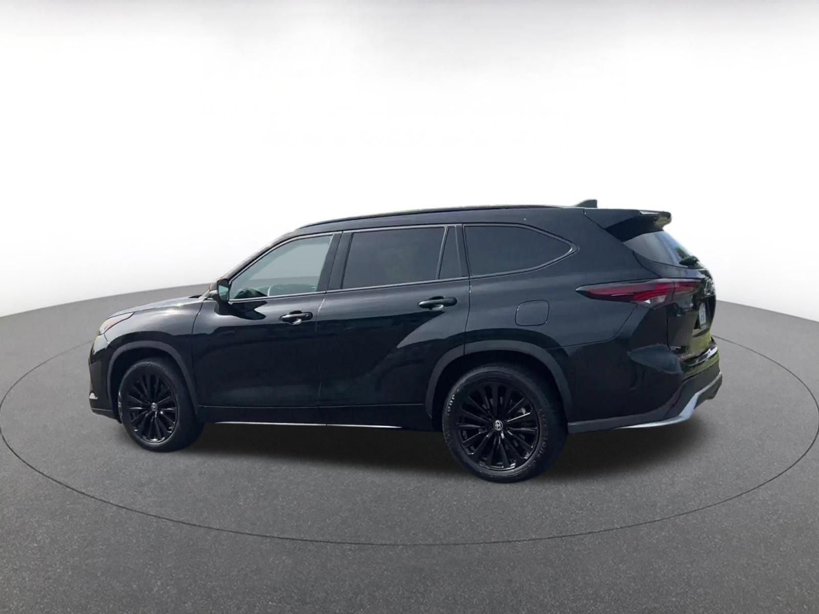 Thumbnail: 2025 Toyota Highlander - 10