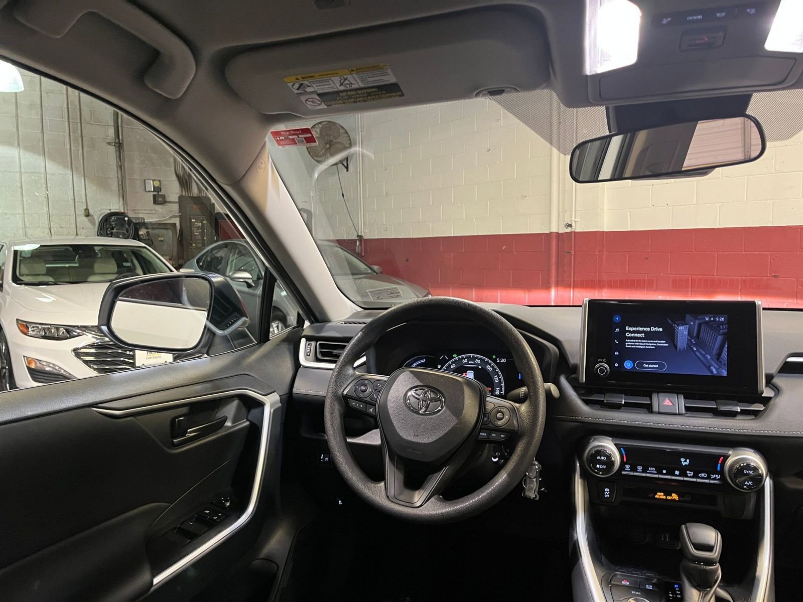 Thumbnail: 2025 Toyota RAV4 - 34