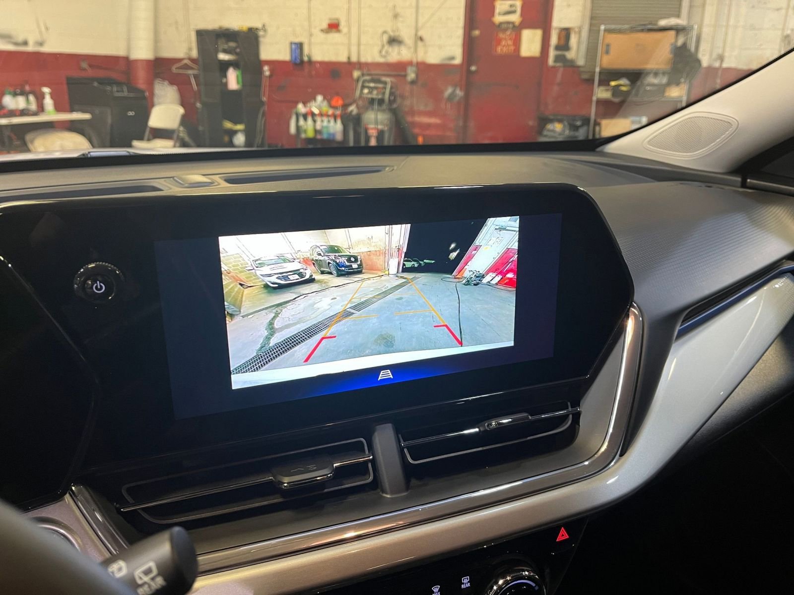 Thumbnail: 2025 Chevrolet Trax - 17