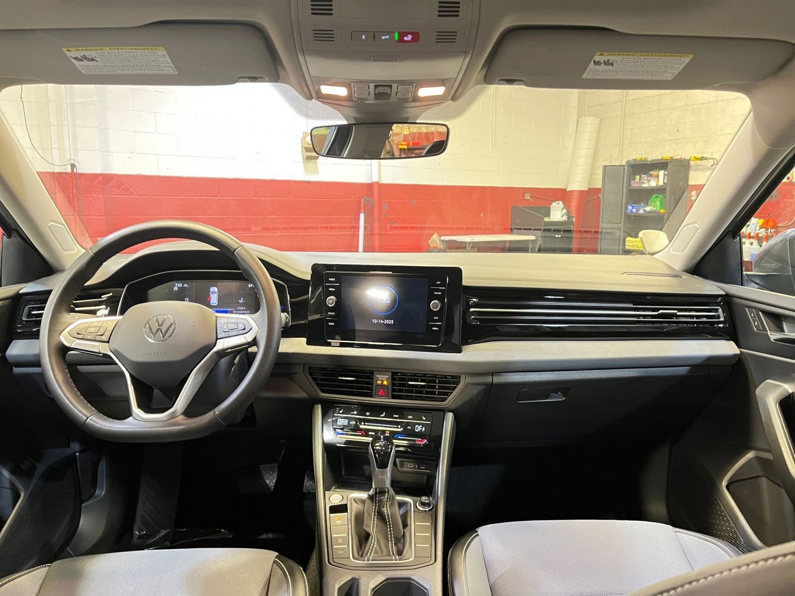 Thumbnail: 2025 Volkswagen Jetta - 32