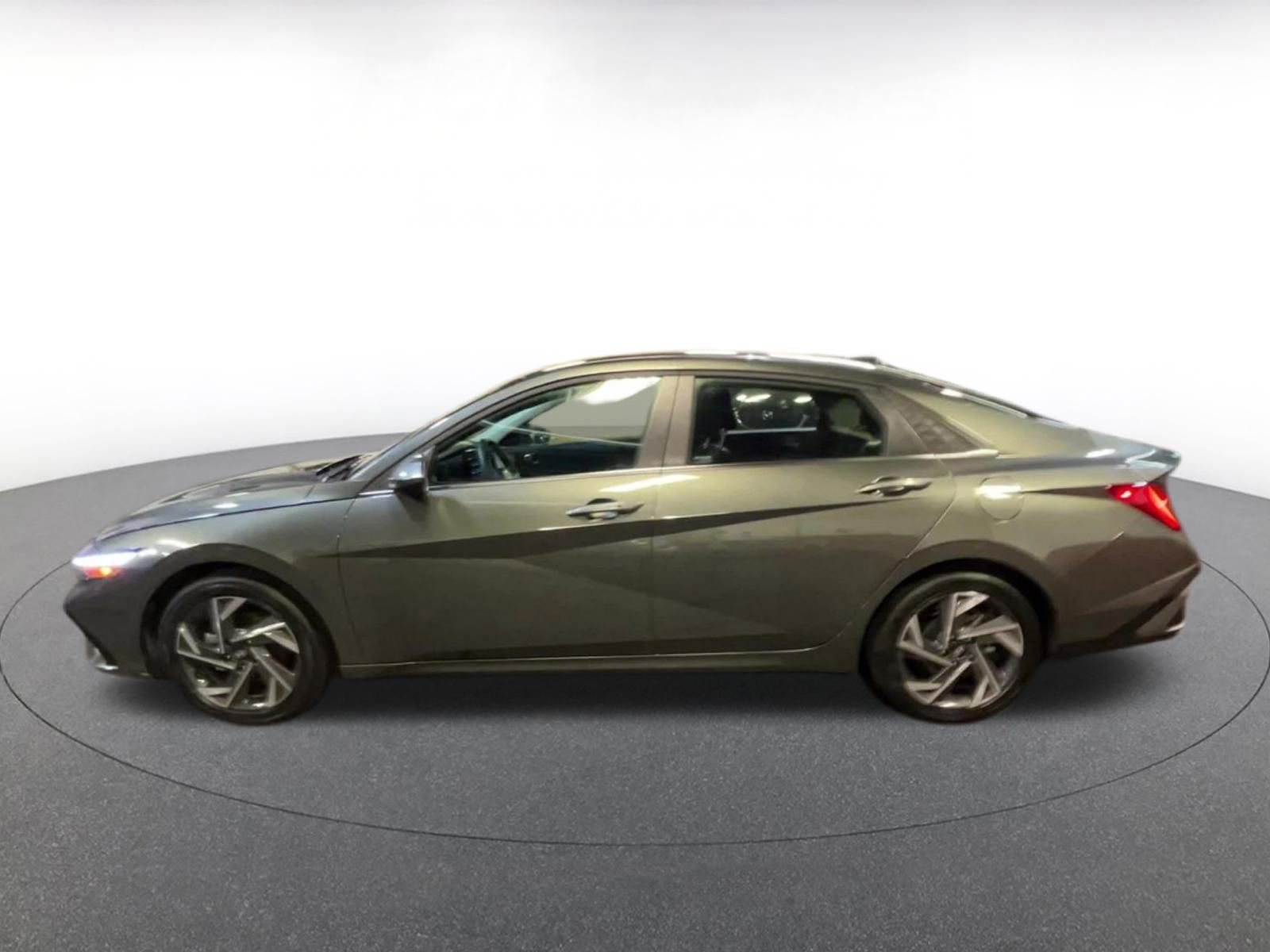 Thumbnail: 2025 Hyundai Elantra - 9