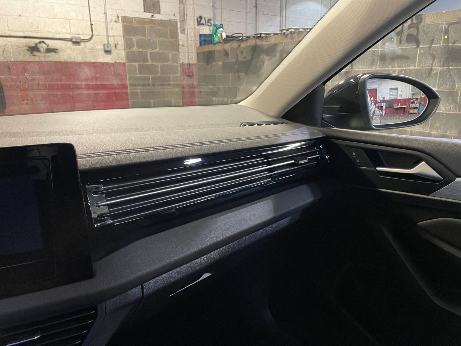 Thumbnail: 2025 Volkswagen Jetta - 33