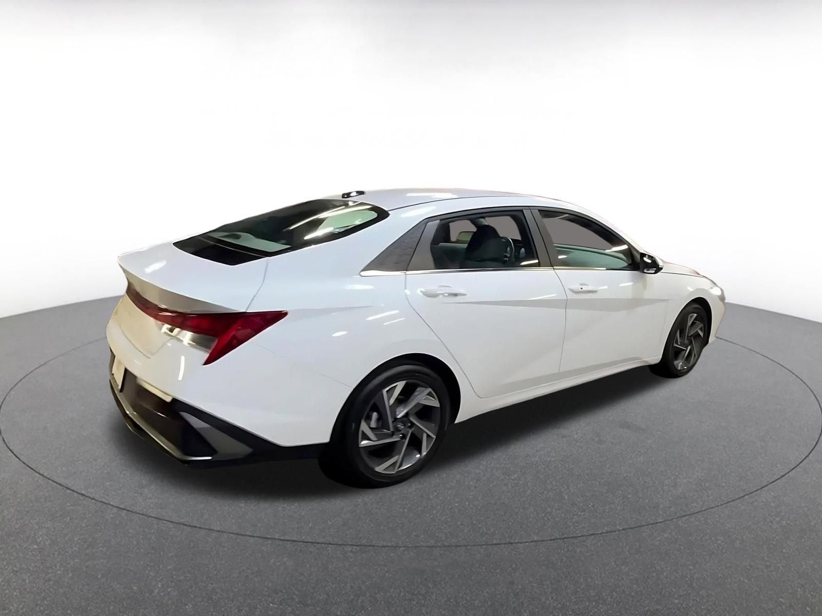 Thumbnail: 2025 Hyundai Elantra - 15