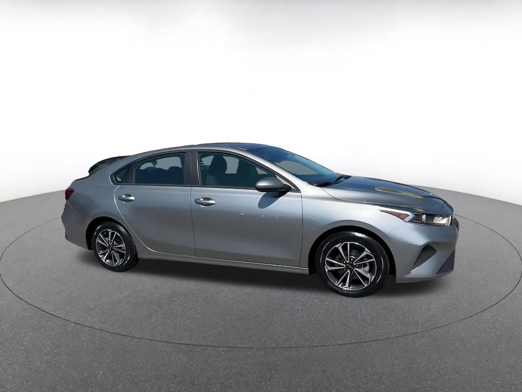 2024 Kia Forte LXS photo 2