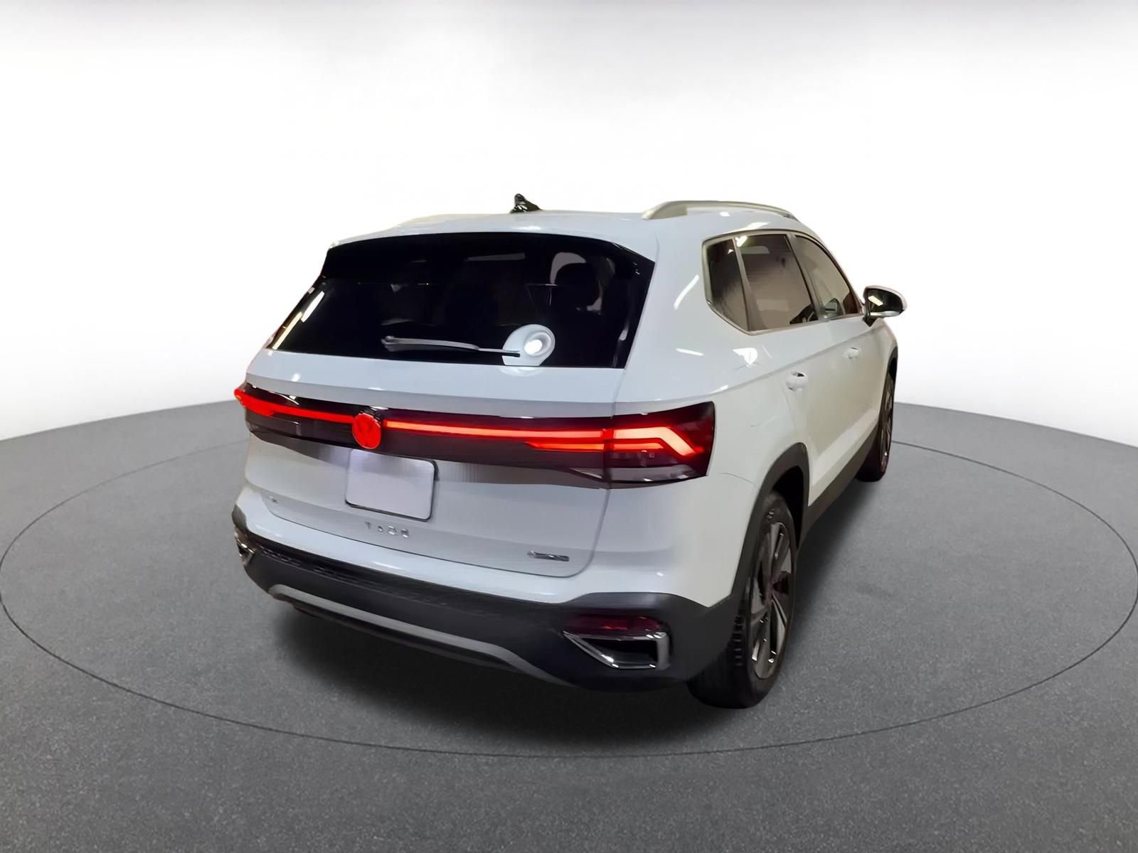 Thumbnail: 2025 Volkswagen Taos - 14