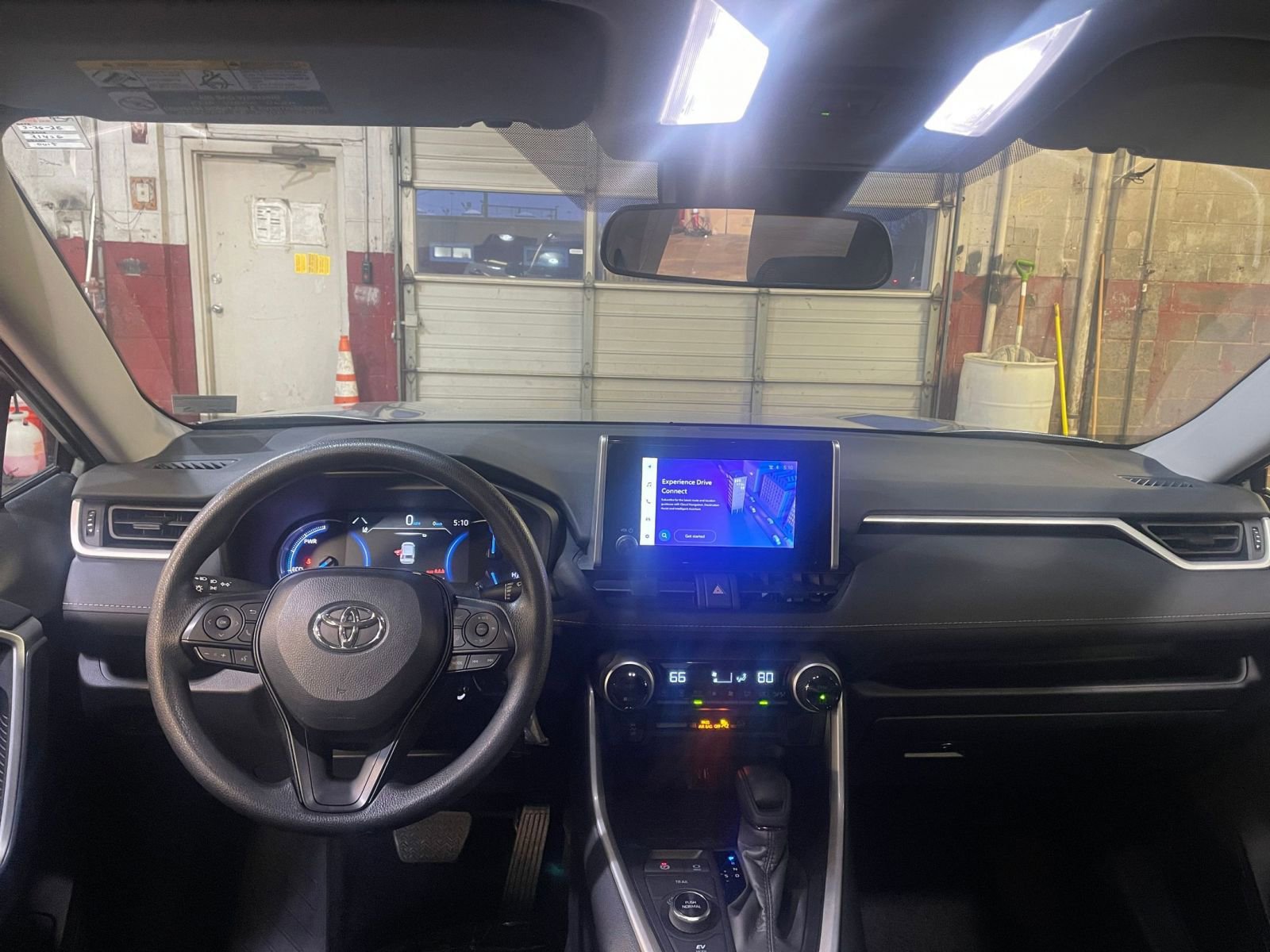 Thumbnail: 2025 Toyota RAV4 - 33