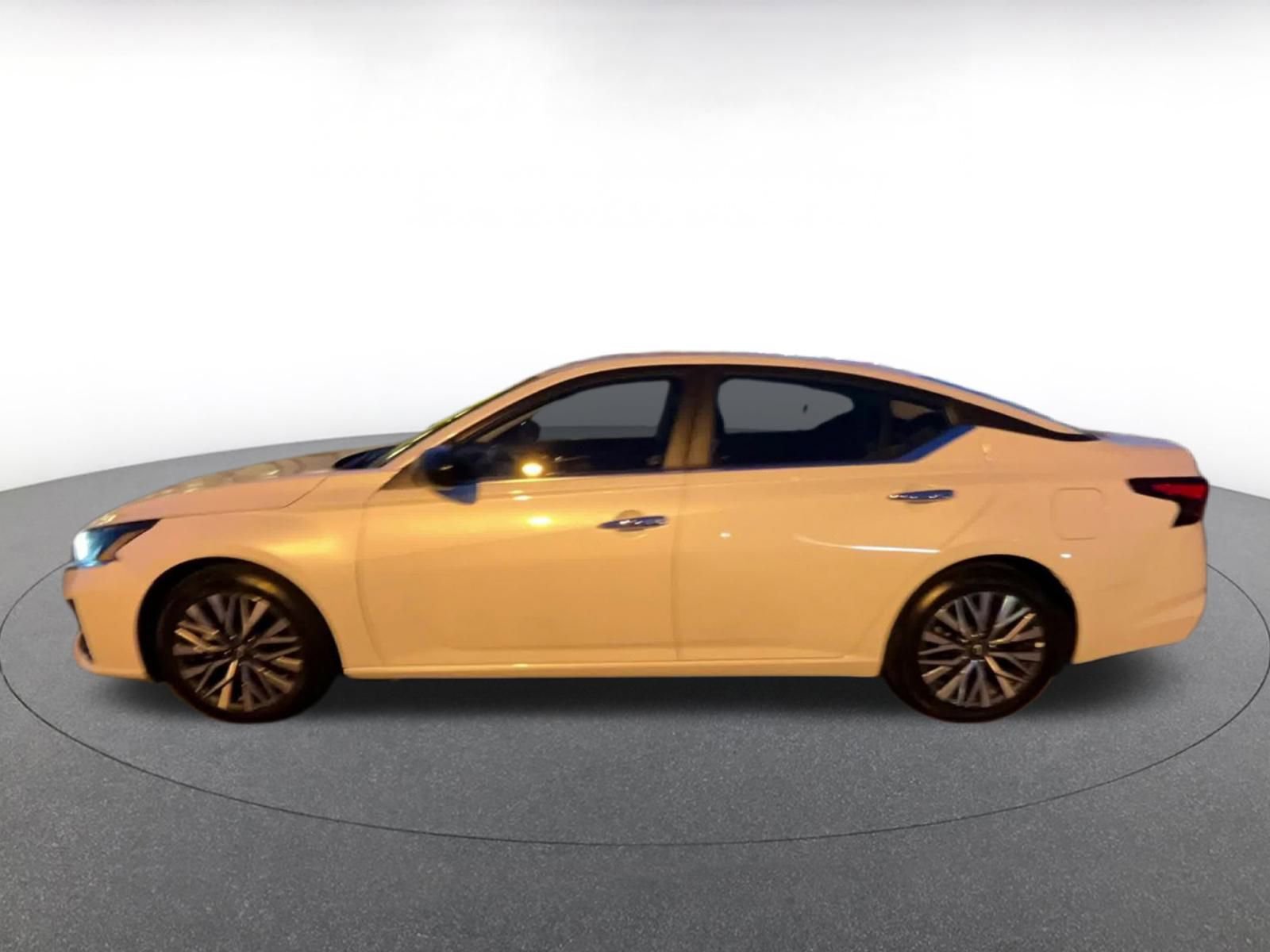 Thumbnail: 2024 Nissan Altima - 9