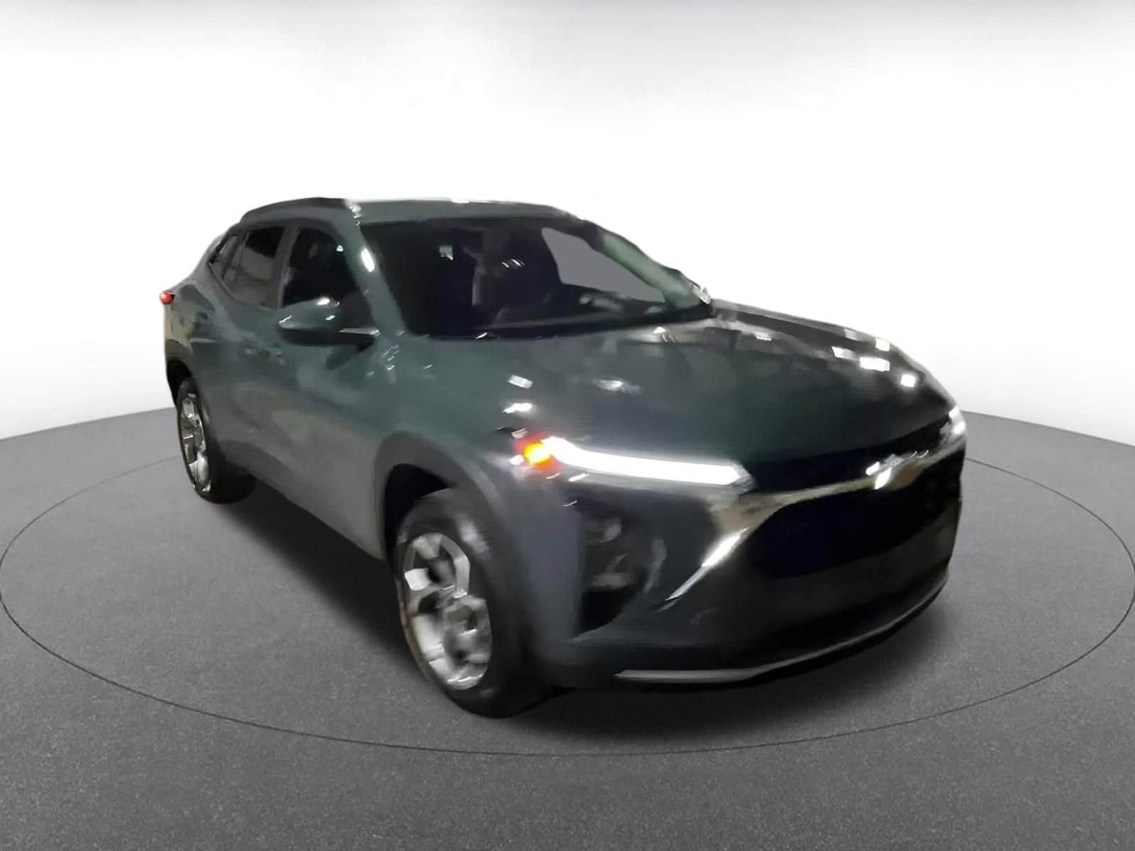 Thumbnail: 2025 Chevrolet Trax - 3