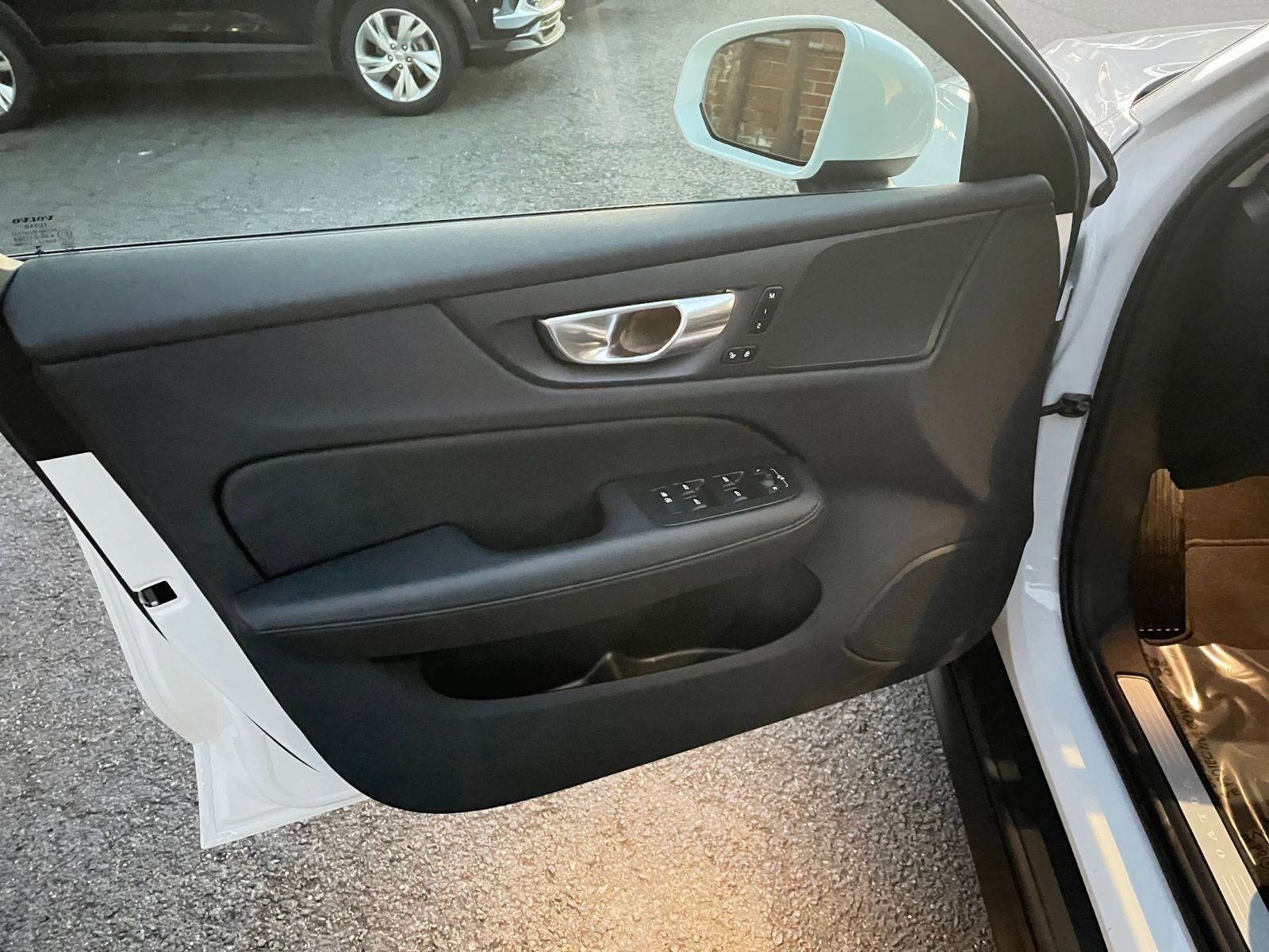 Thumbnail: 2025 Volvo S60 - 20