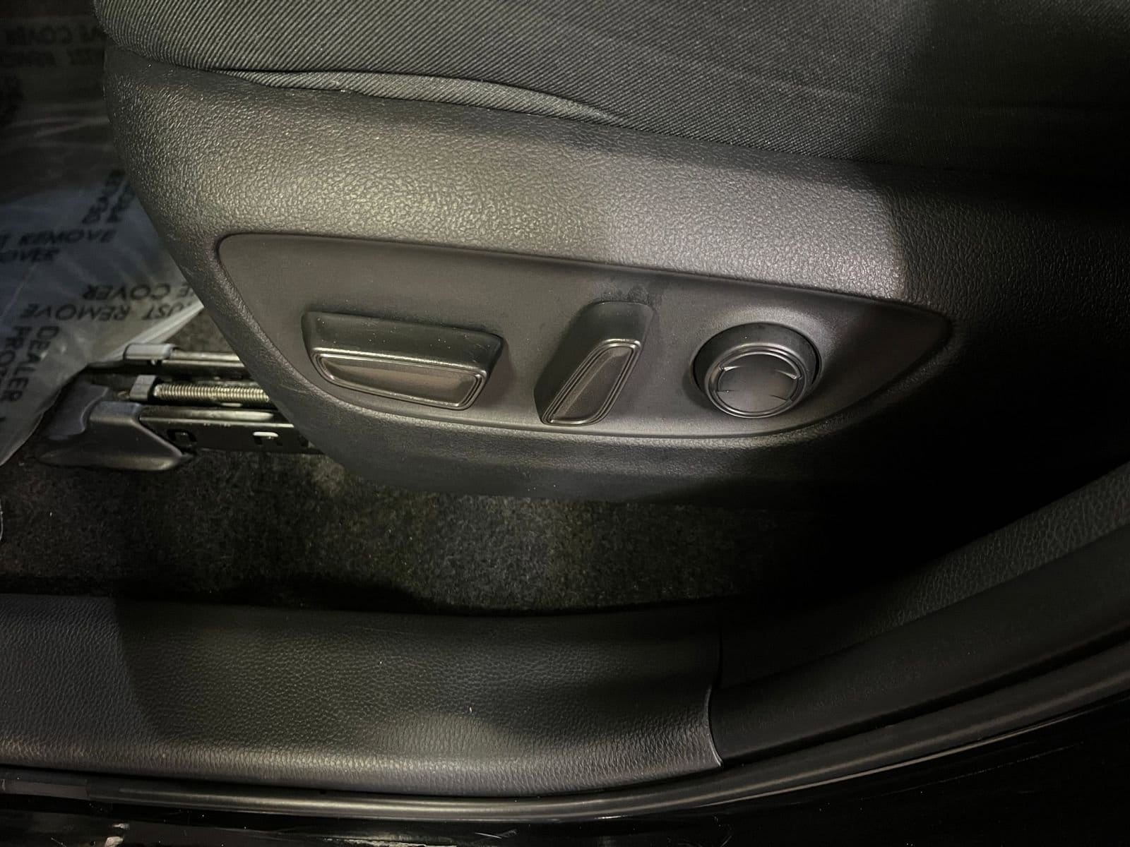 Thumbnail: 2025 Toyota RAV4 - 23