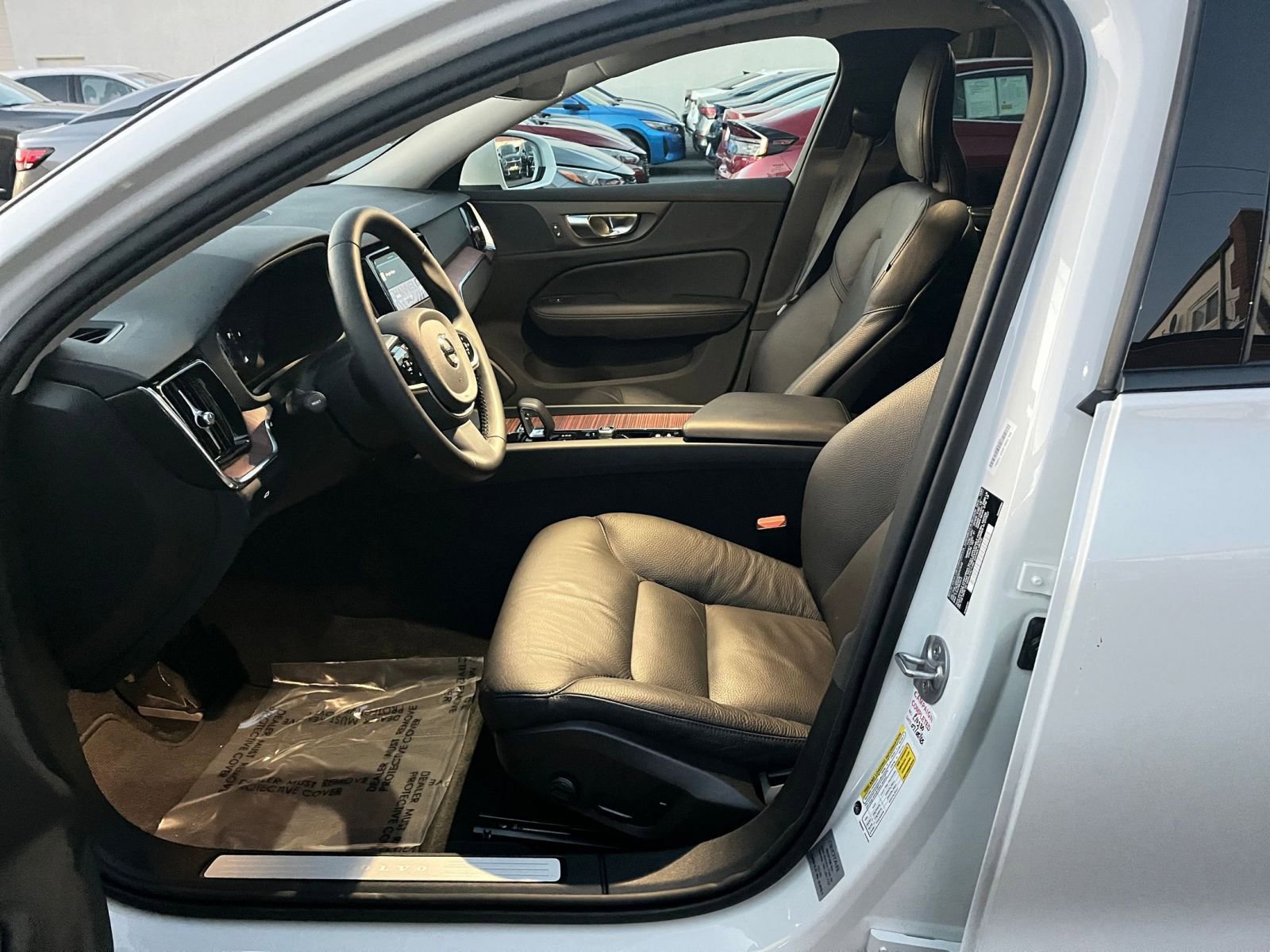 Thumbnail: 2025 Volvo S60 - 25