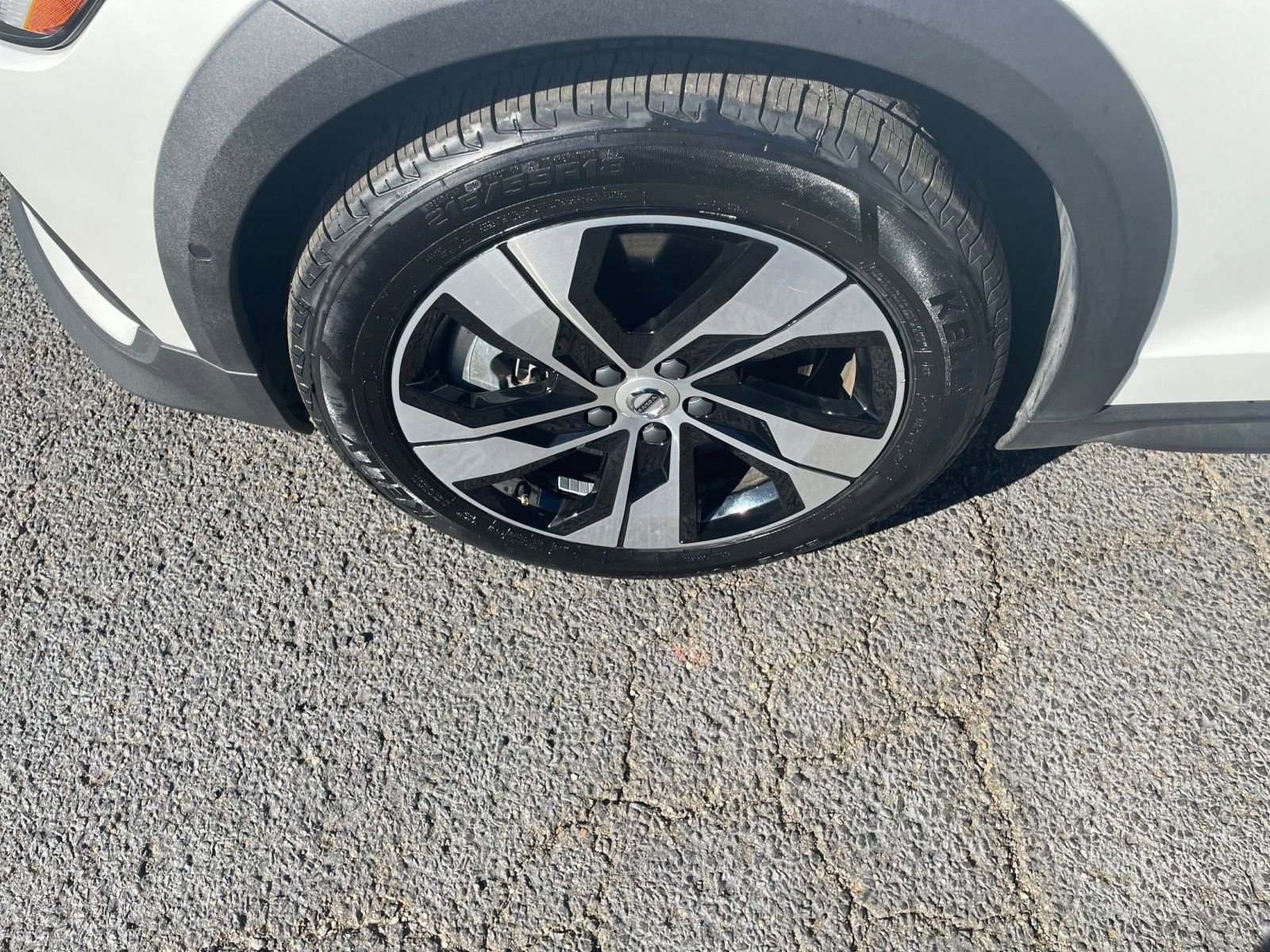 Thumbnail: 2025 Volvo S60 - 31