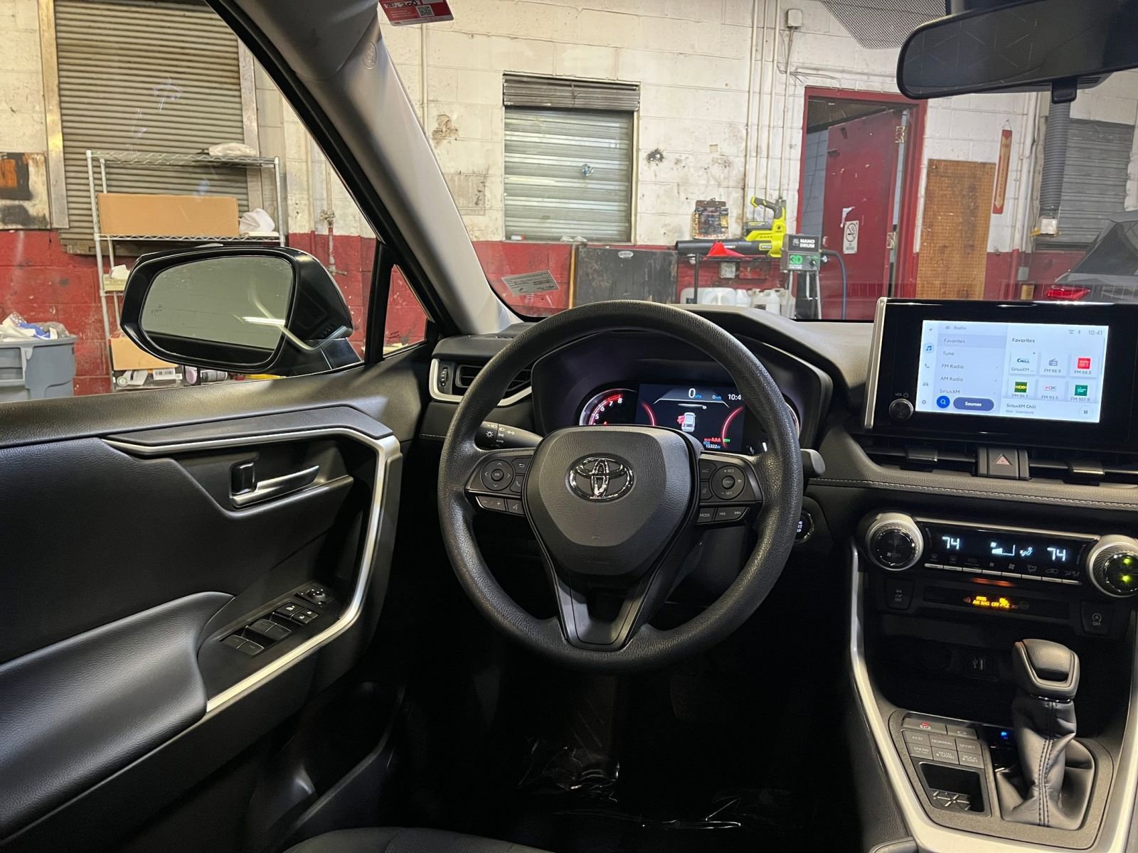 Thumbnail: 2025 Toyota RAV4 - 34