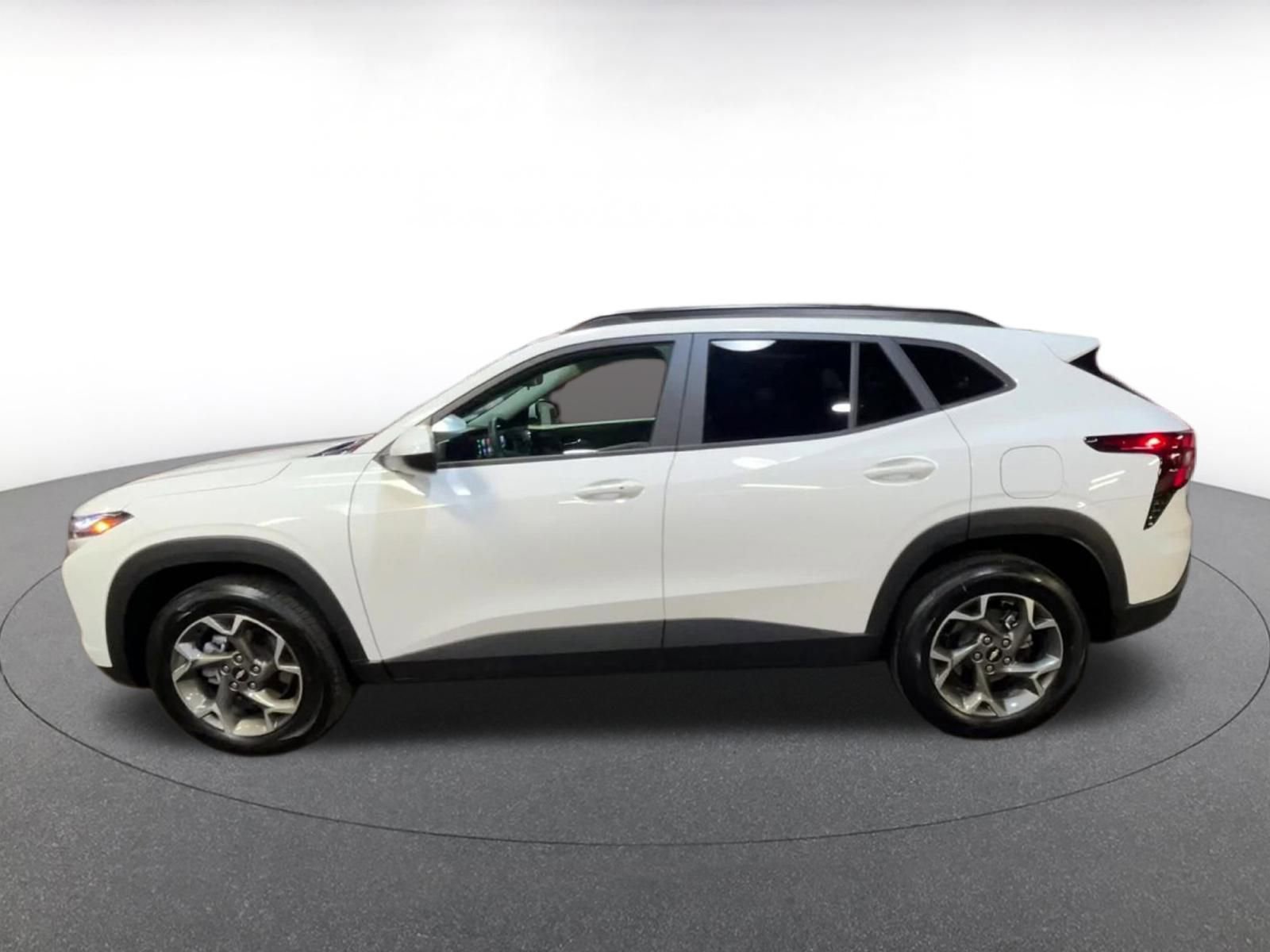 Thumbnail: 2025 Chevrolet Trax - 9