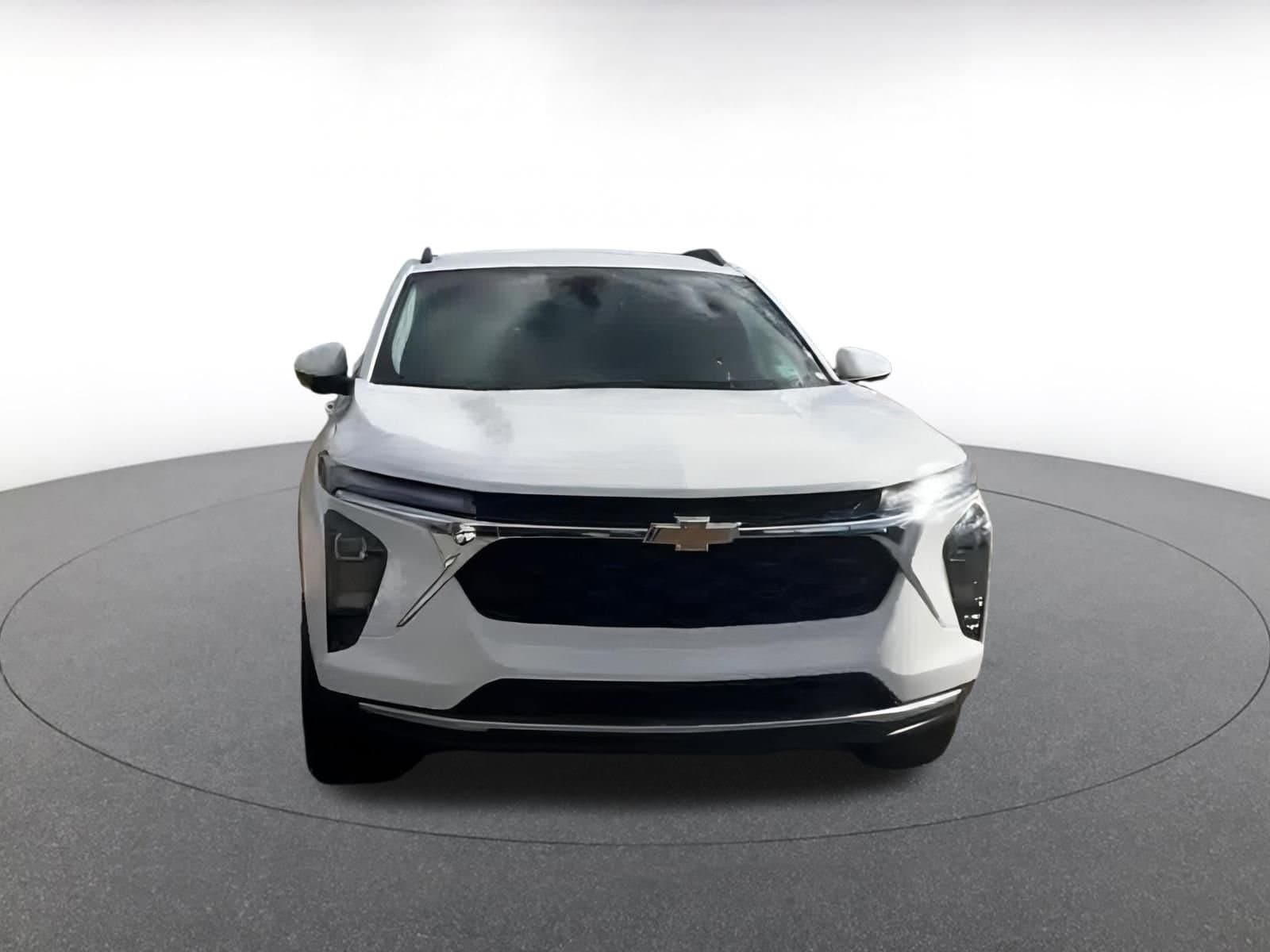 Thumbnail: 2025 Chevrolet Trax - 3