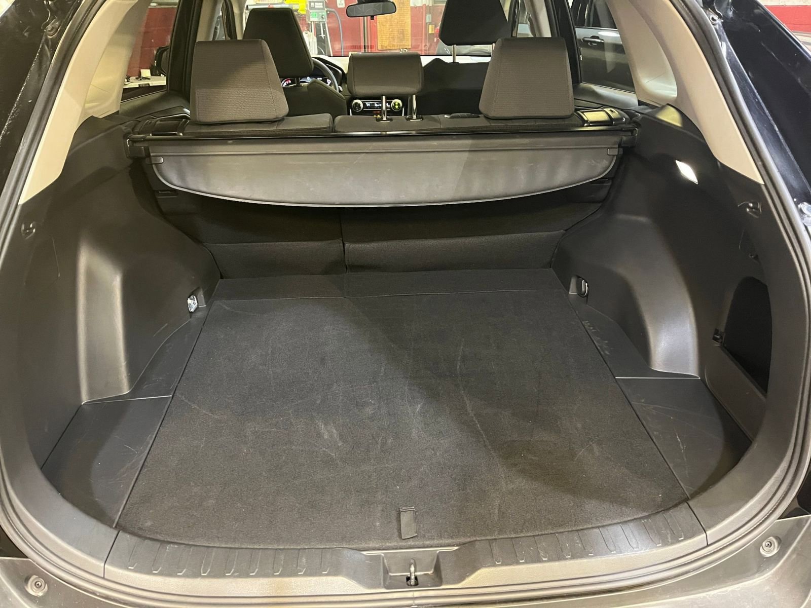 Thumbnail: 2025 Toyota RAV4 - 31