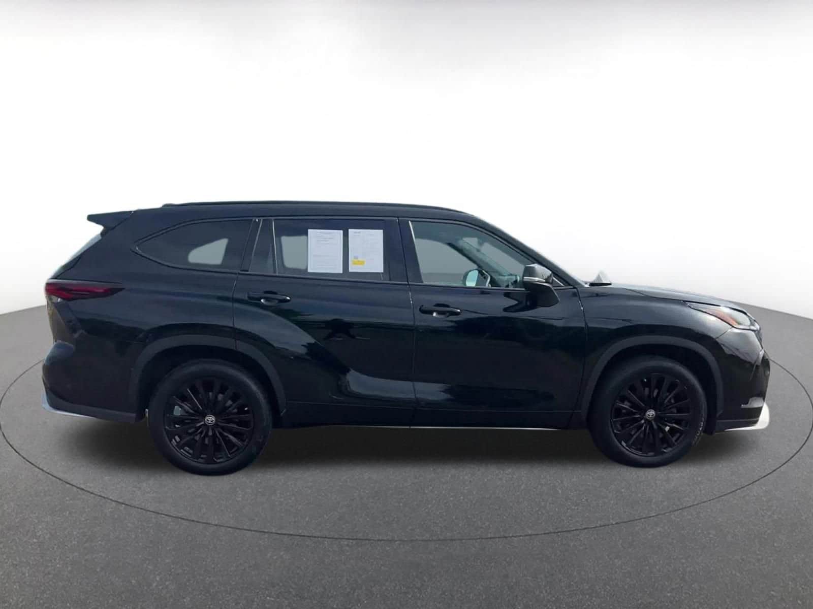 Thumbnail: 2025 Toyota Highlander - 16