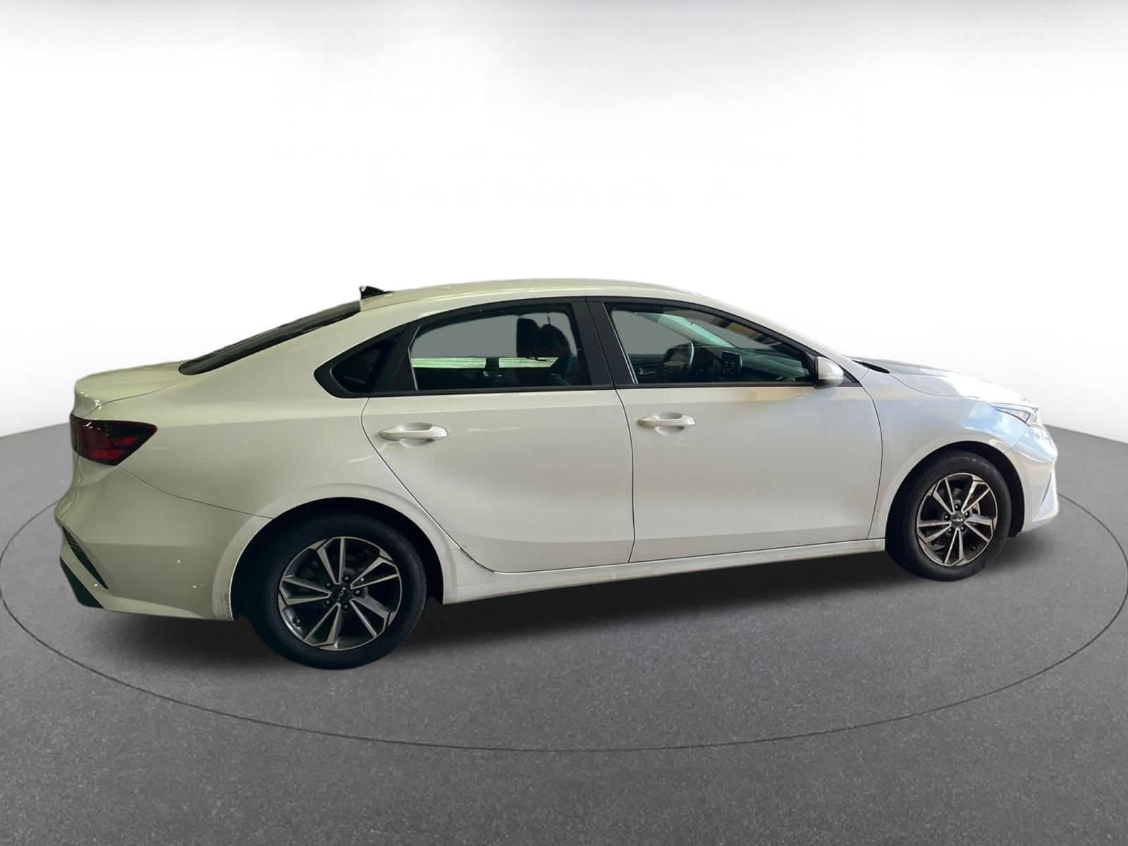 Thumbnail: 2024 Kia Forte - 8