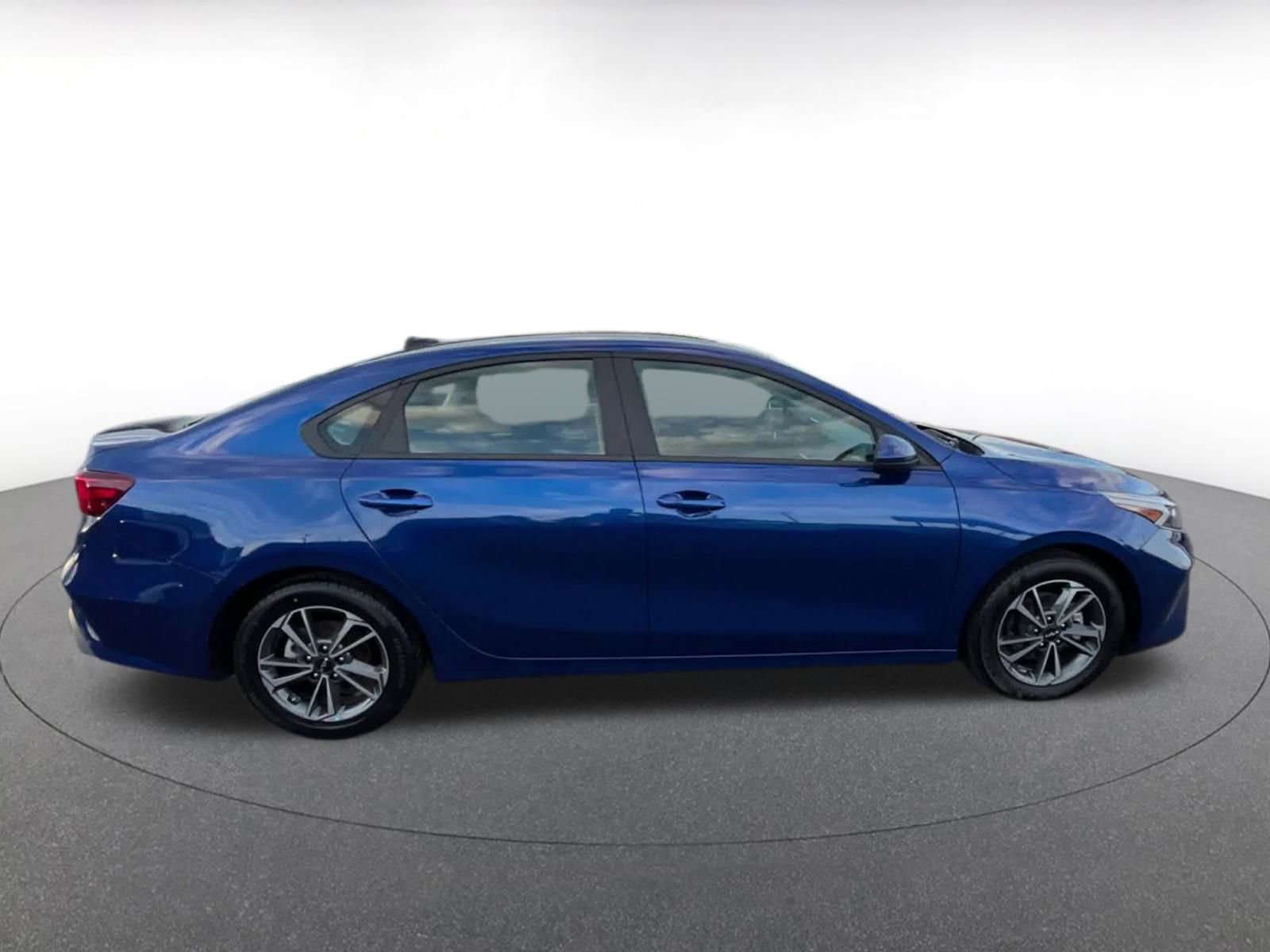 Thumbnail: 2024 Kia Forte - 16