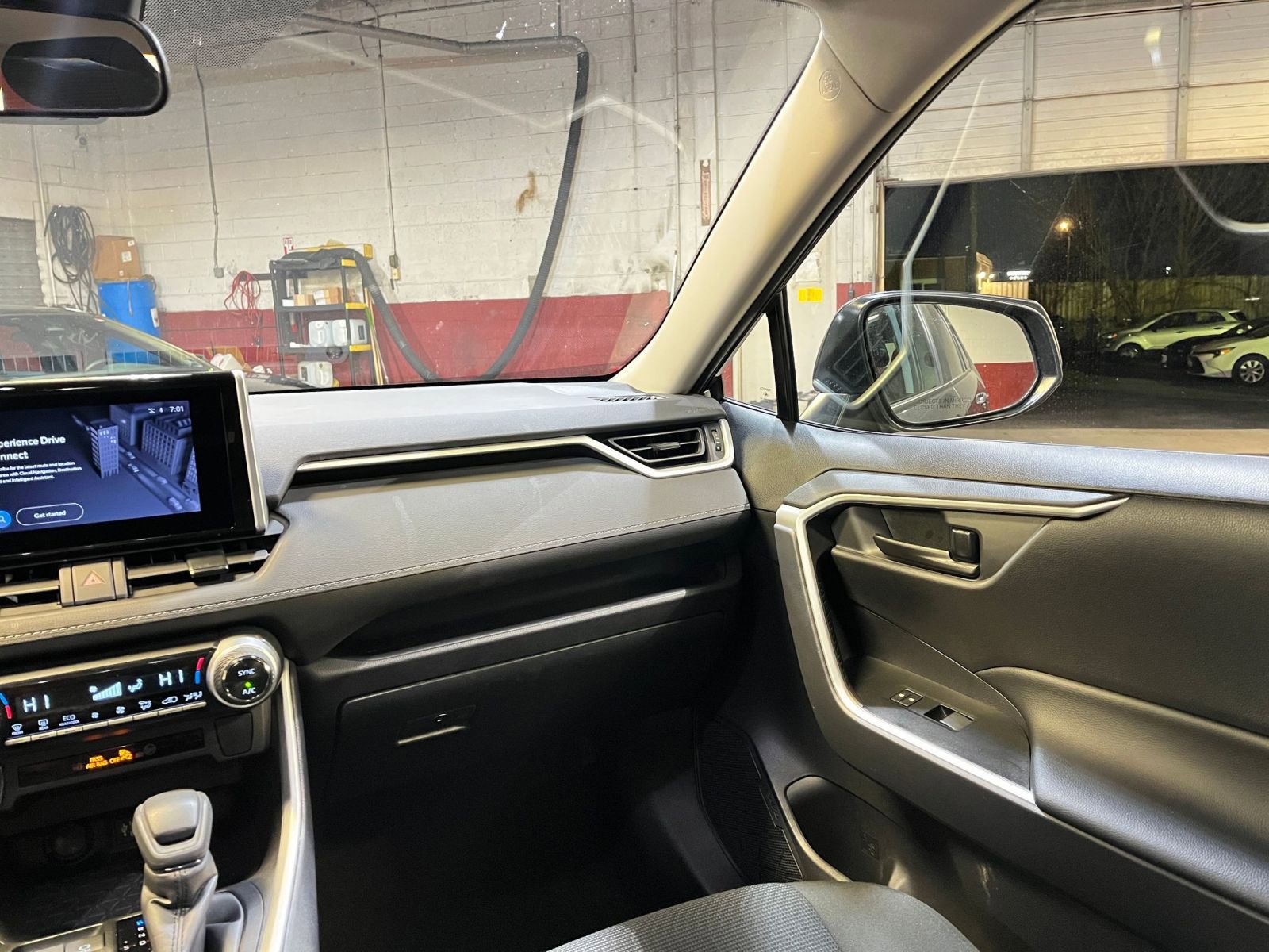 Thumbnail: 2025 Toyota RAV4 - 34