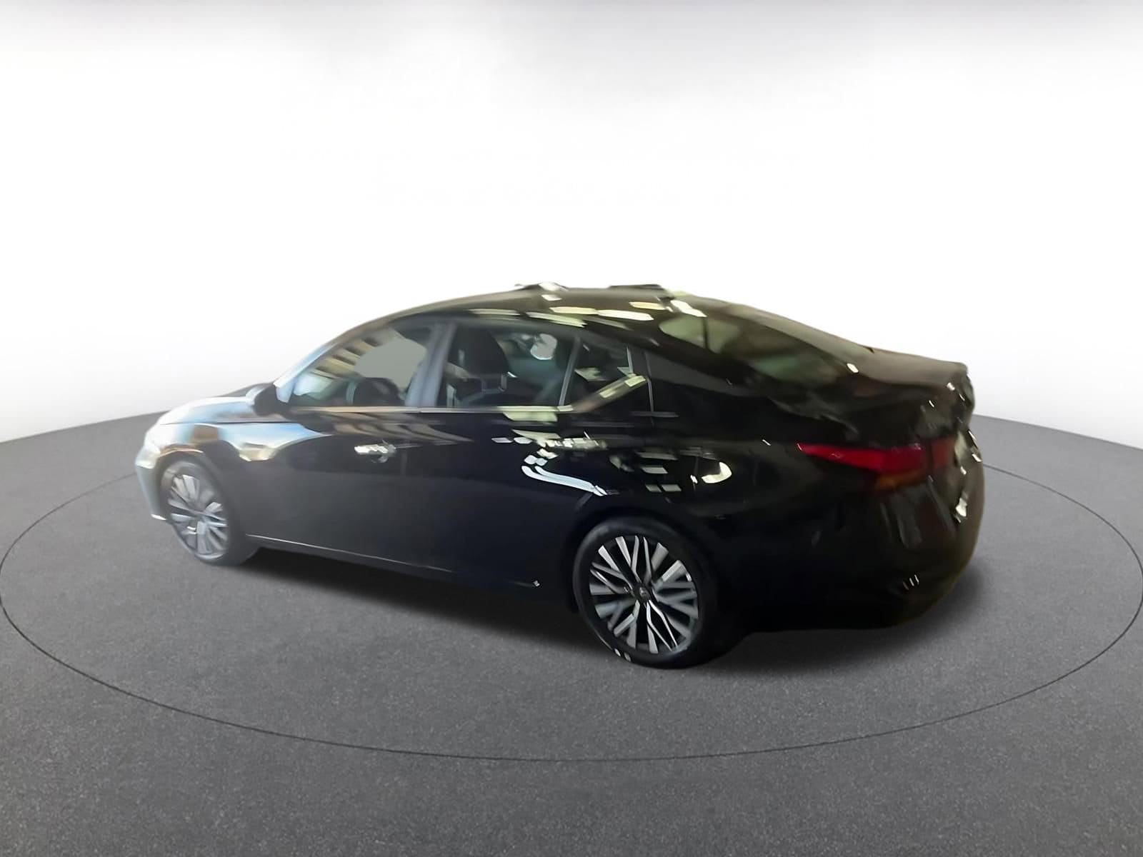 Thumbnail: 2025 Nissan Altima - 10