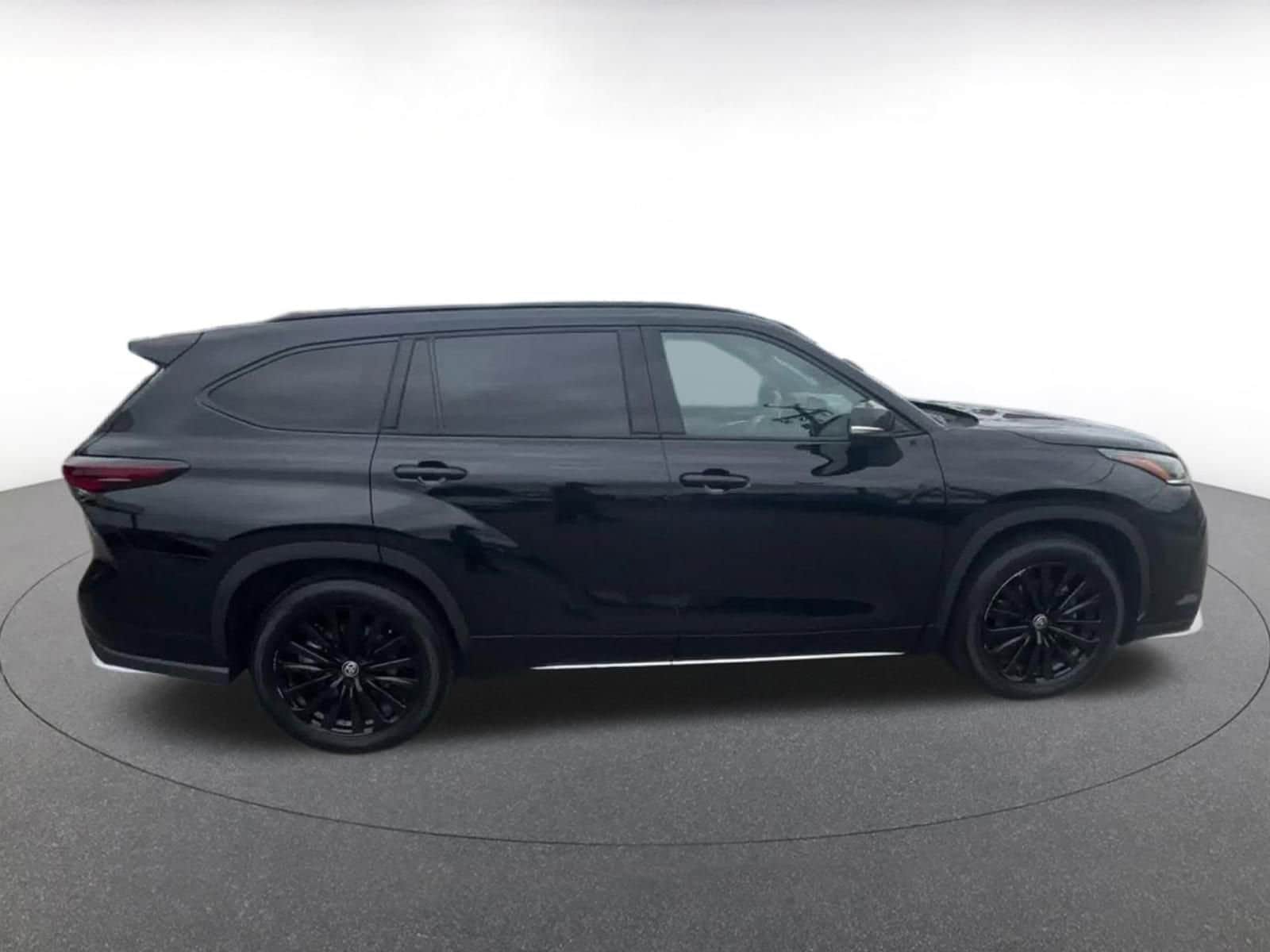 Thumbnail: 2025 Toyota Highlander - 16