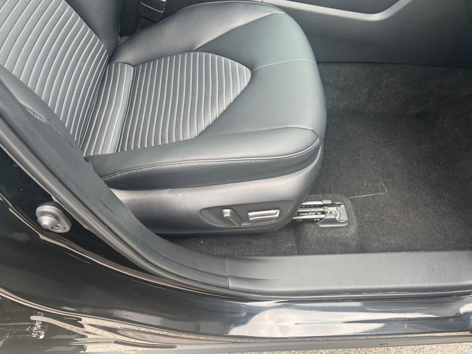 Thumbnail: 2025 Toyota Highlander - 27