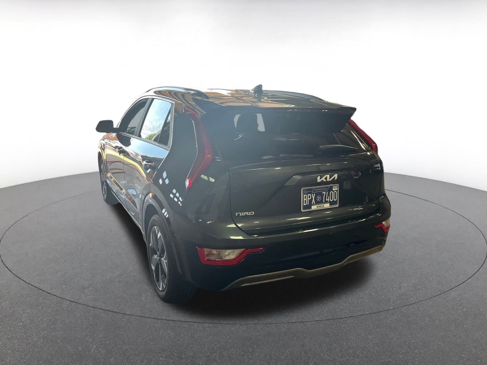 Thumbnail: 2023 Kia Niro - 8