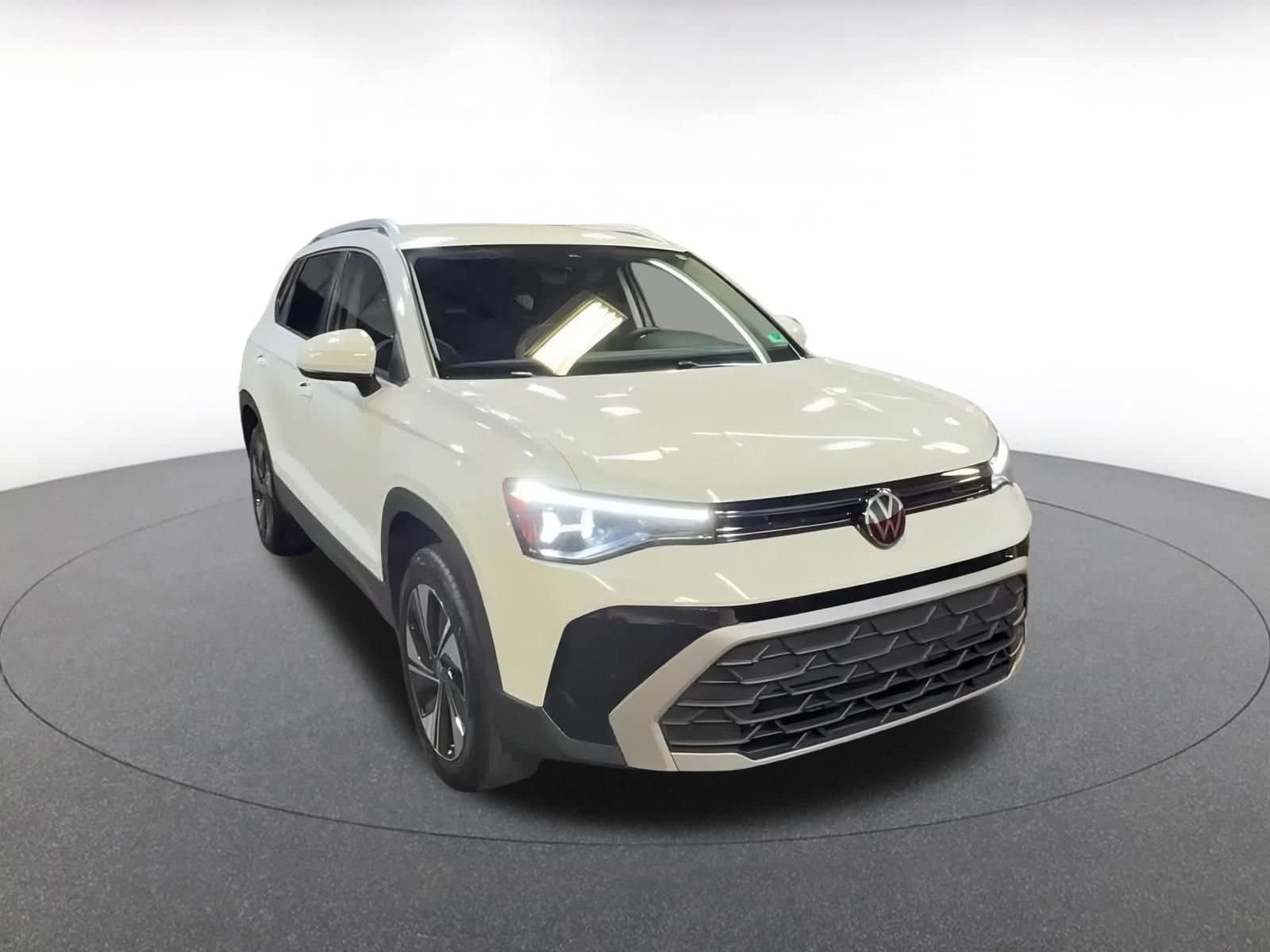 Thumbnail: 2025 Volkswagen Taos - 3