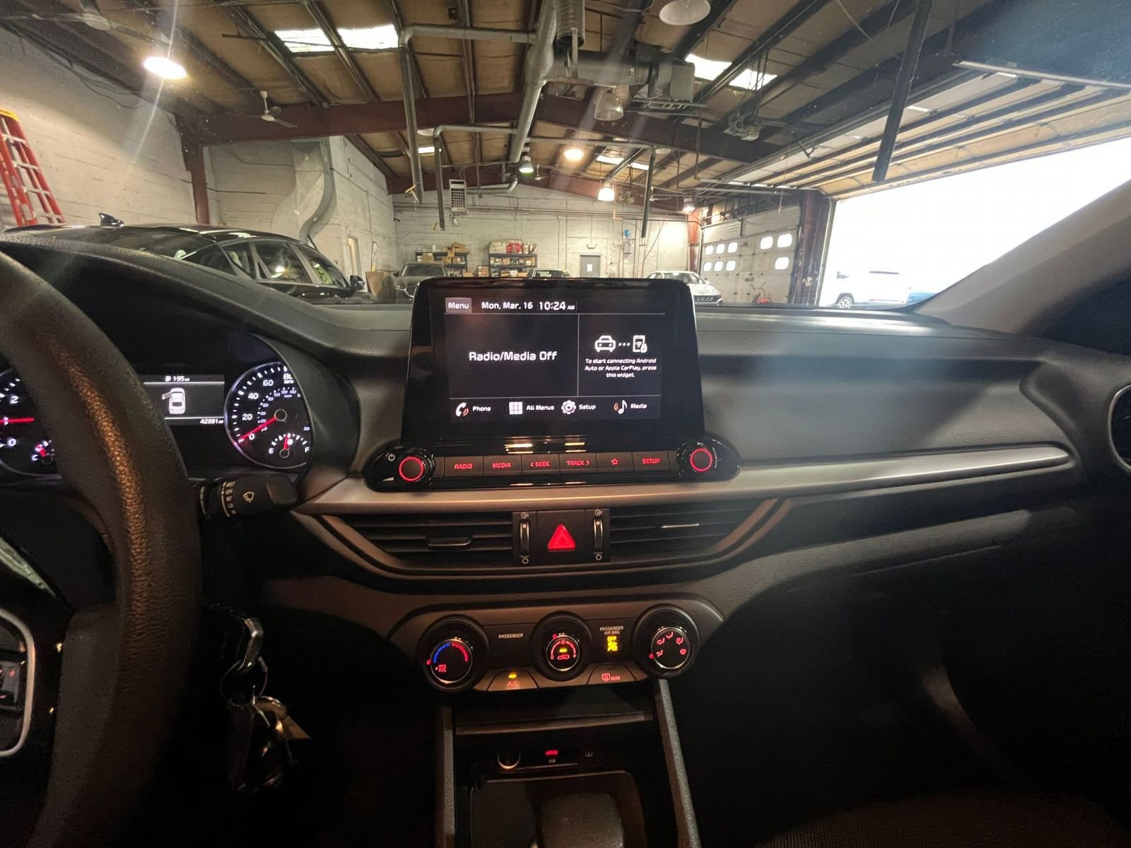 Thumbnail: 2024 Kia Forte - 17