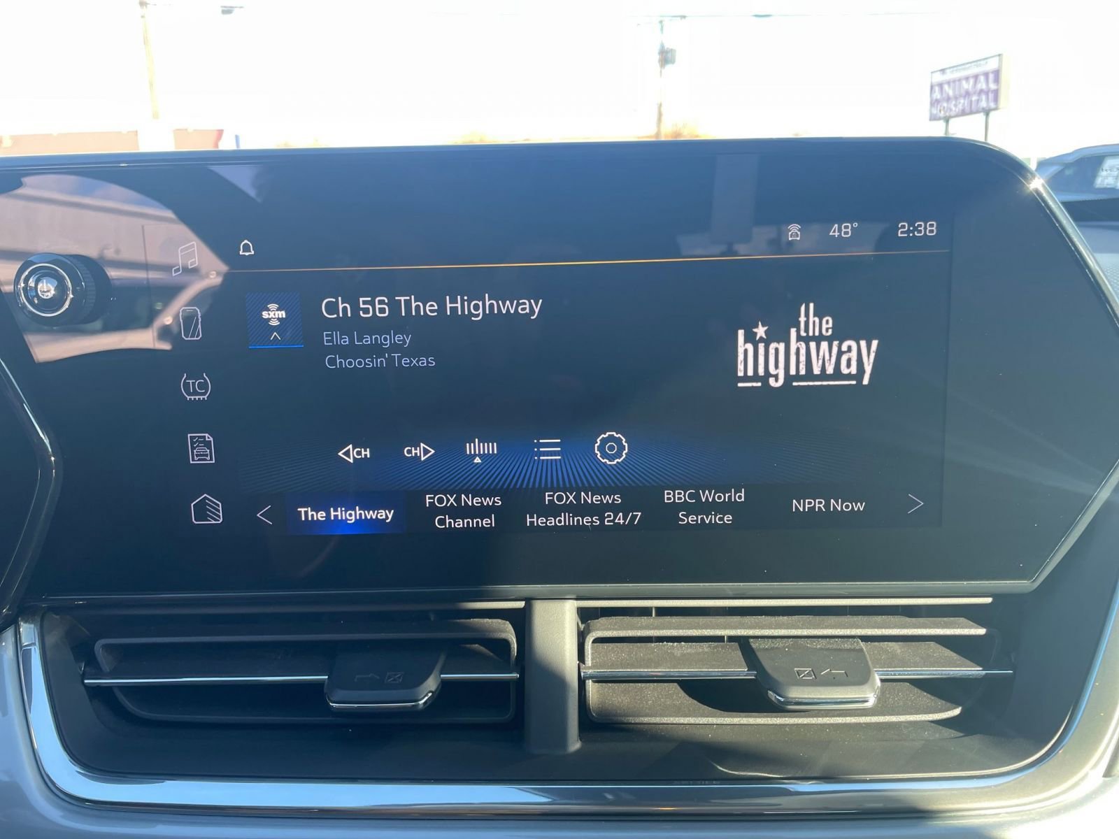 Thumbnail: 2025 Chevrolet Trax - 21