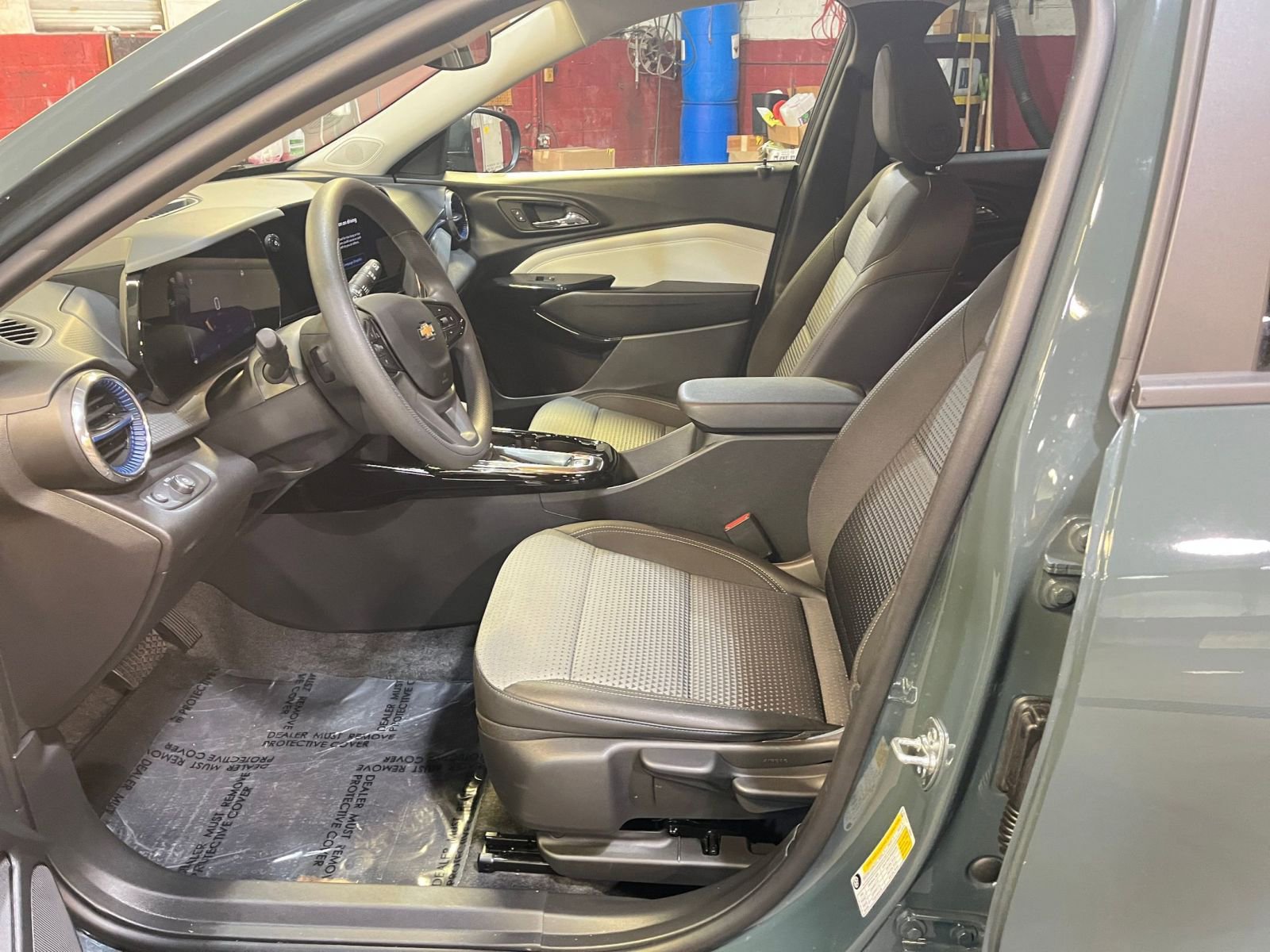 Thumbnail: 2025 Chevrolet Trax - 27