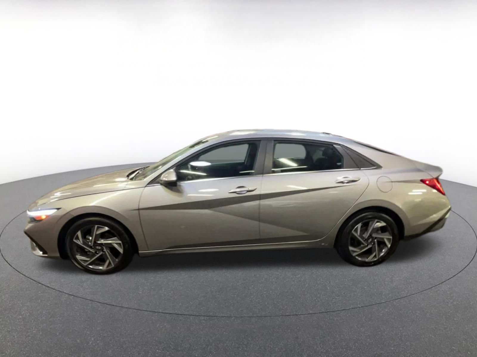 Thumbnail: 2025 Hyundai Elantra - 9