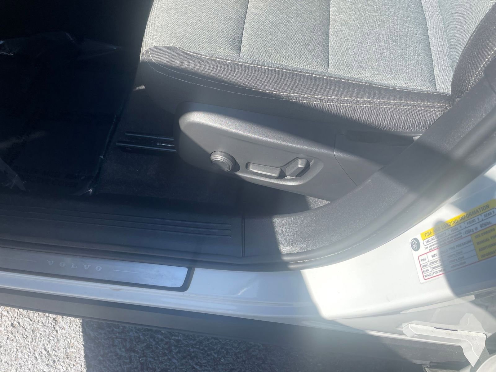 Thumbnail: 2024 Volvo XC40 - 23