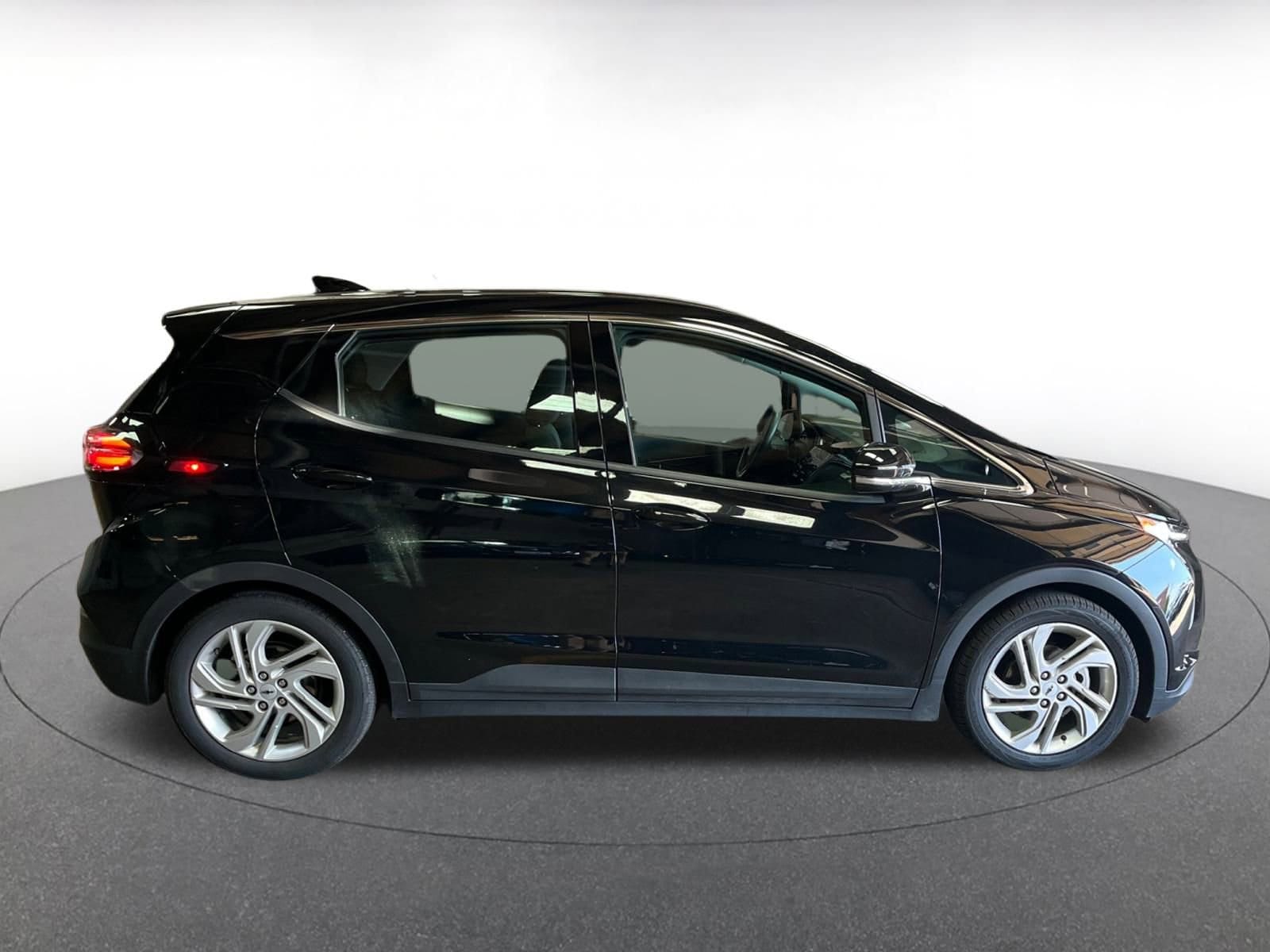 Thumbnail: 2023 Chevrolet Bolt EV - 8