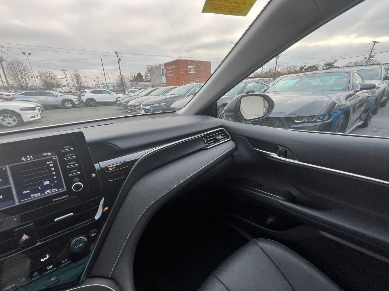 2024 Toyota Camry SE 34
