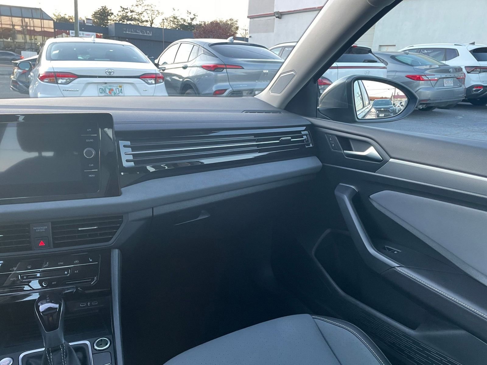 Thumbnail: 2025 Volkswagen Jetta - 34