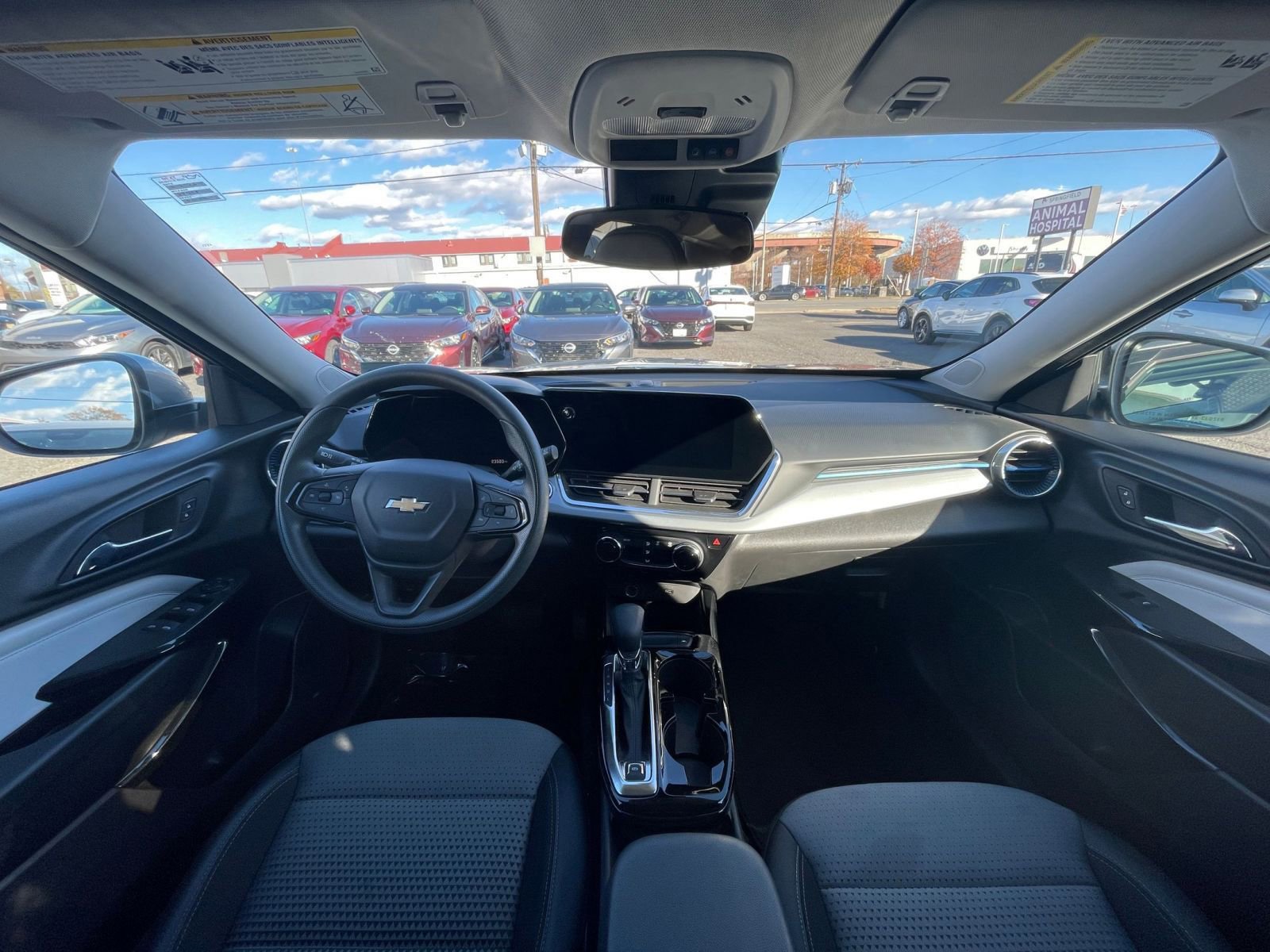 Thumbnail: 2025 Chevrolet Trax - 32