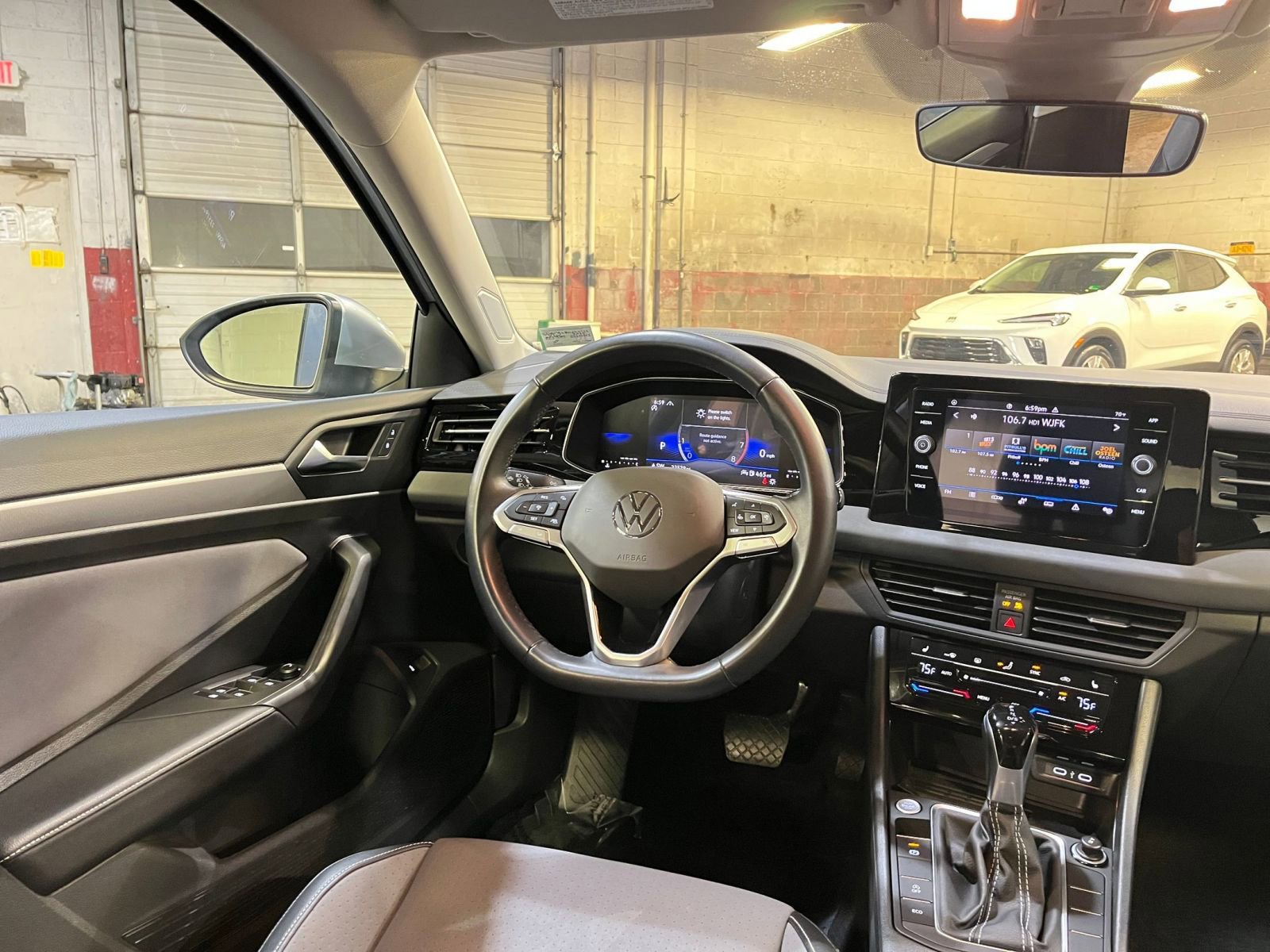 Thumbnail: 2025 Volkswagen Jetta - 33